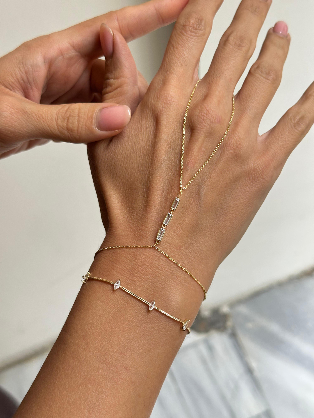 Altın Kaplama Baget Taşlı Minimal Şahmeran Gold