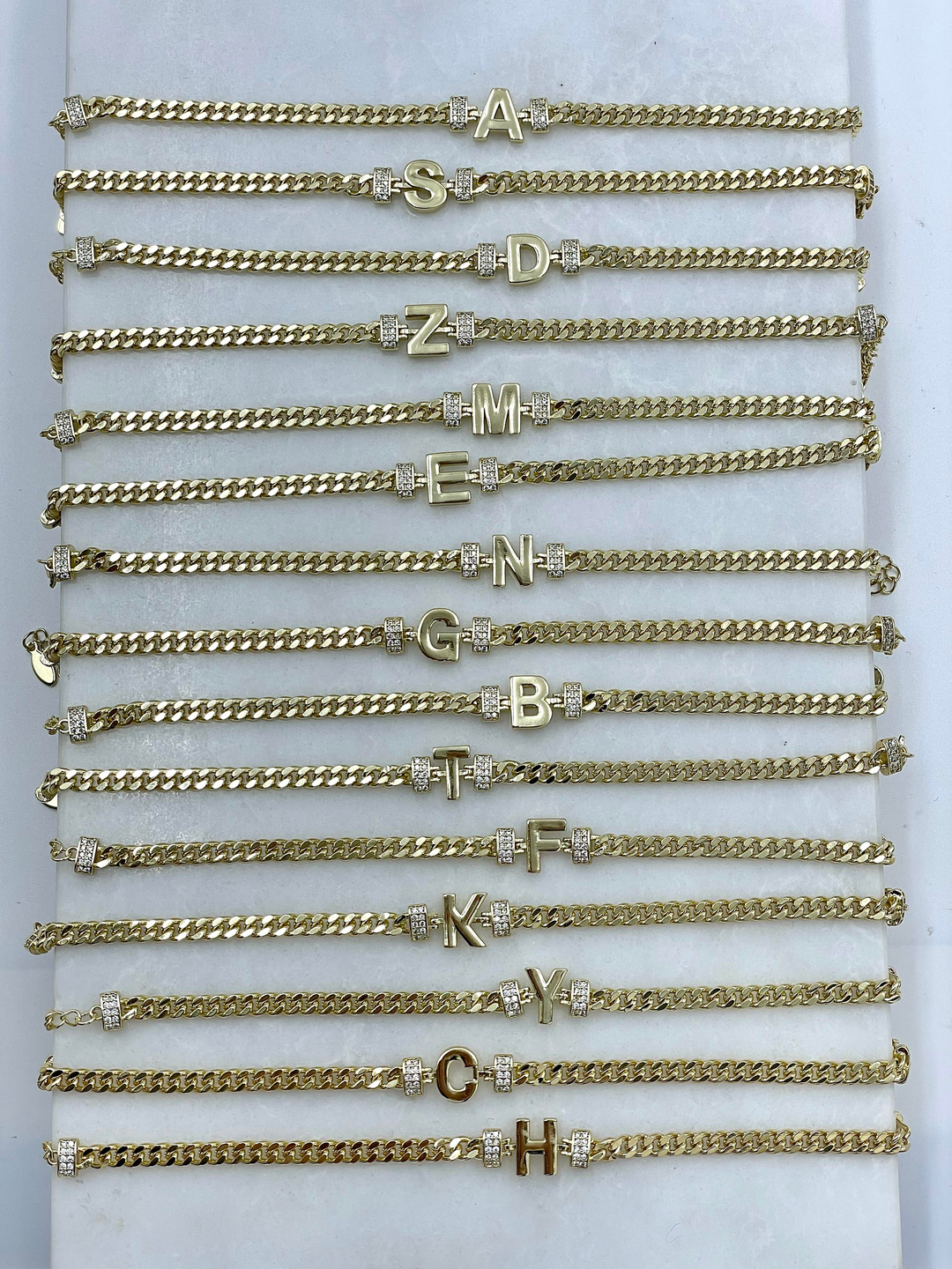 Altın Kaplama Harfli Zincir Bileklik Gold