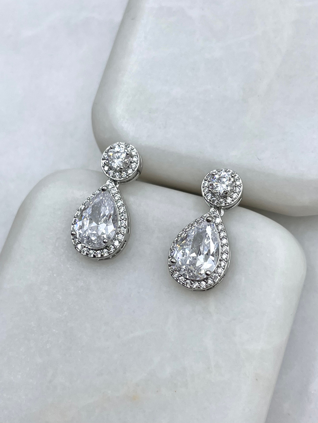 Altın Kaplama Gömme ve Kristal Taşlı Damla Sallantılı Küpe Gümüş