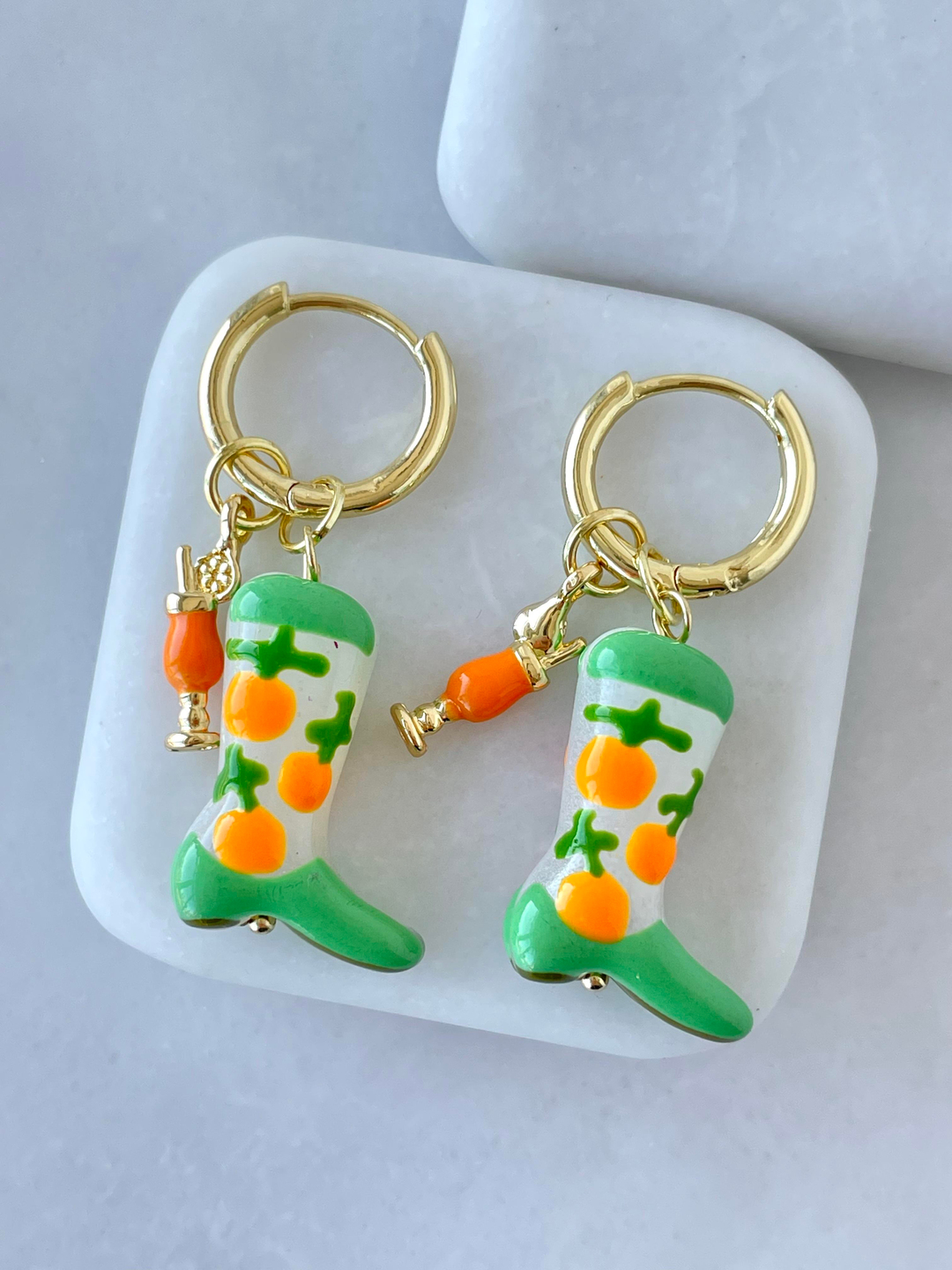 Altın Kaplama Kokteyl ve Çizme Charmlı Halka Küpe Gold