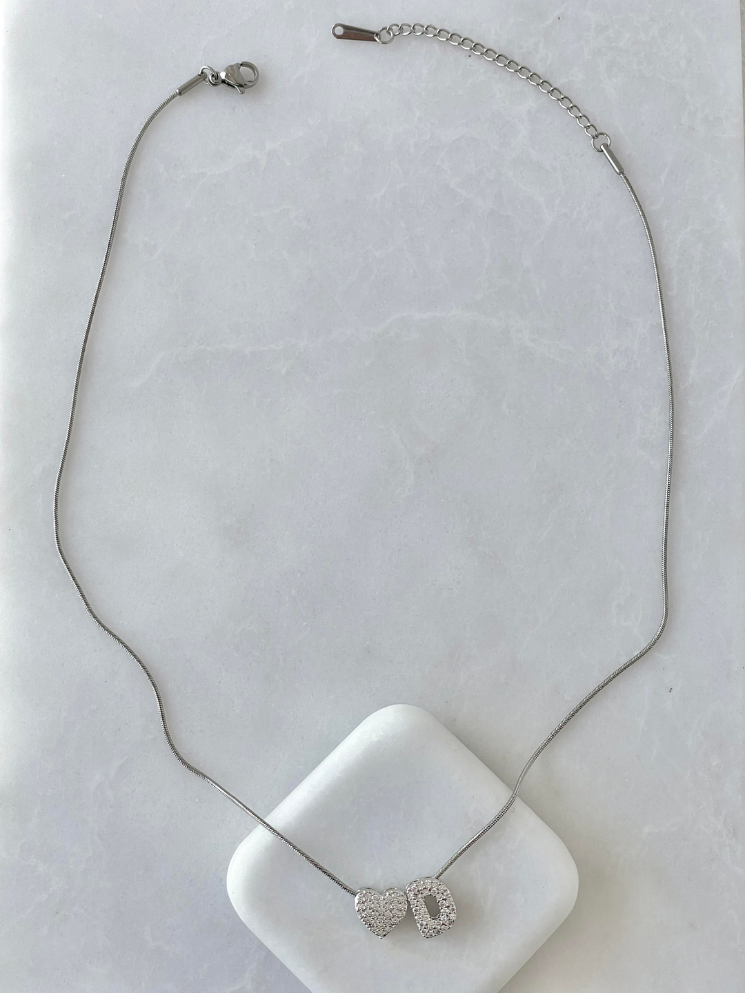 Çelik Gömme Taşlı Kalpli Harf Kolye Gümüş