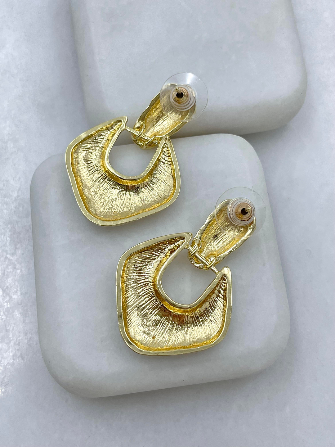 Altın Kaplama Ezme Plaka Sallantılı Vintage Küpe Vizon