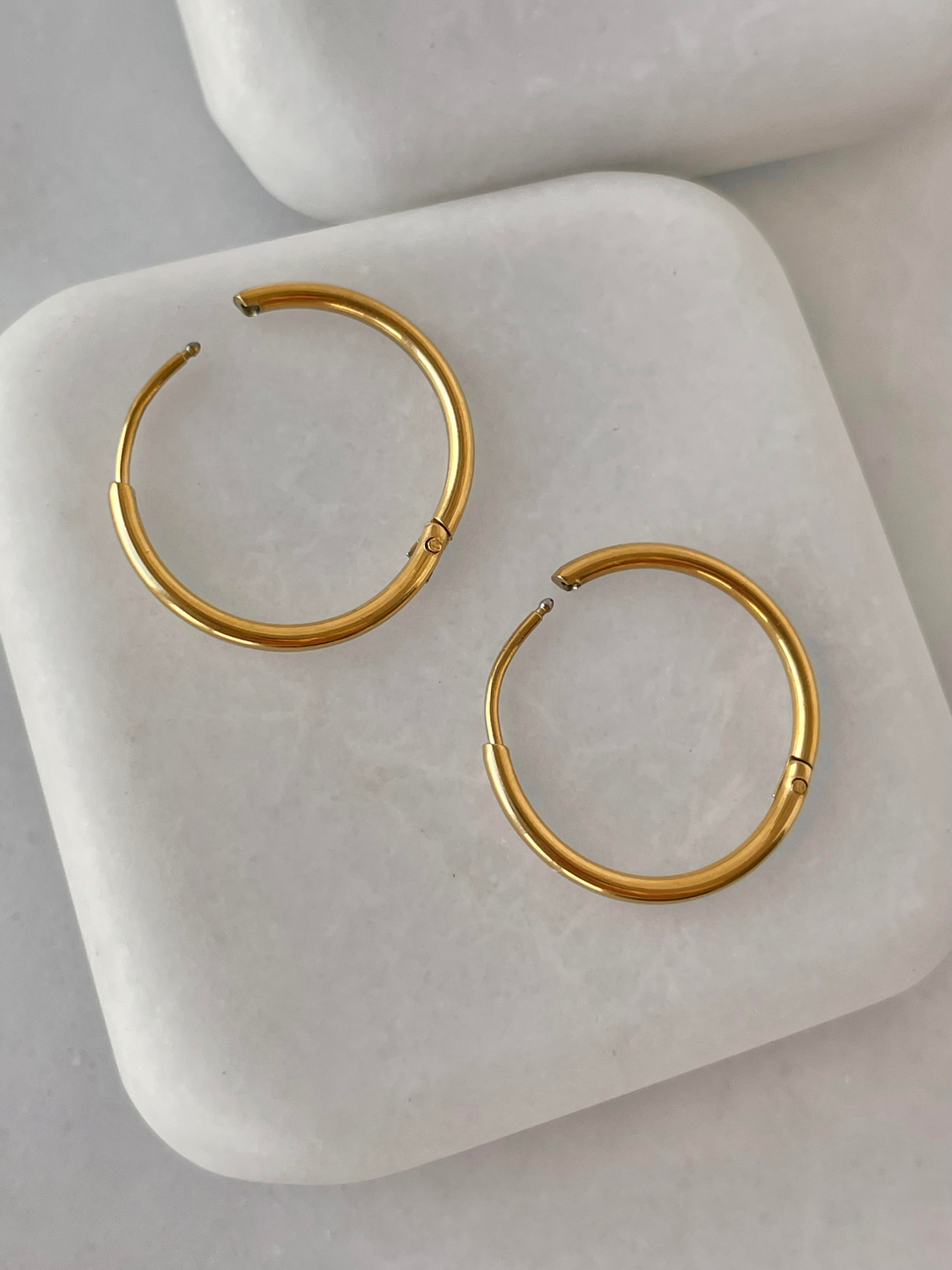 Çelik İnce Halka Basic Küpe Gold