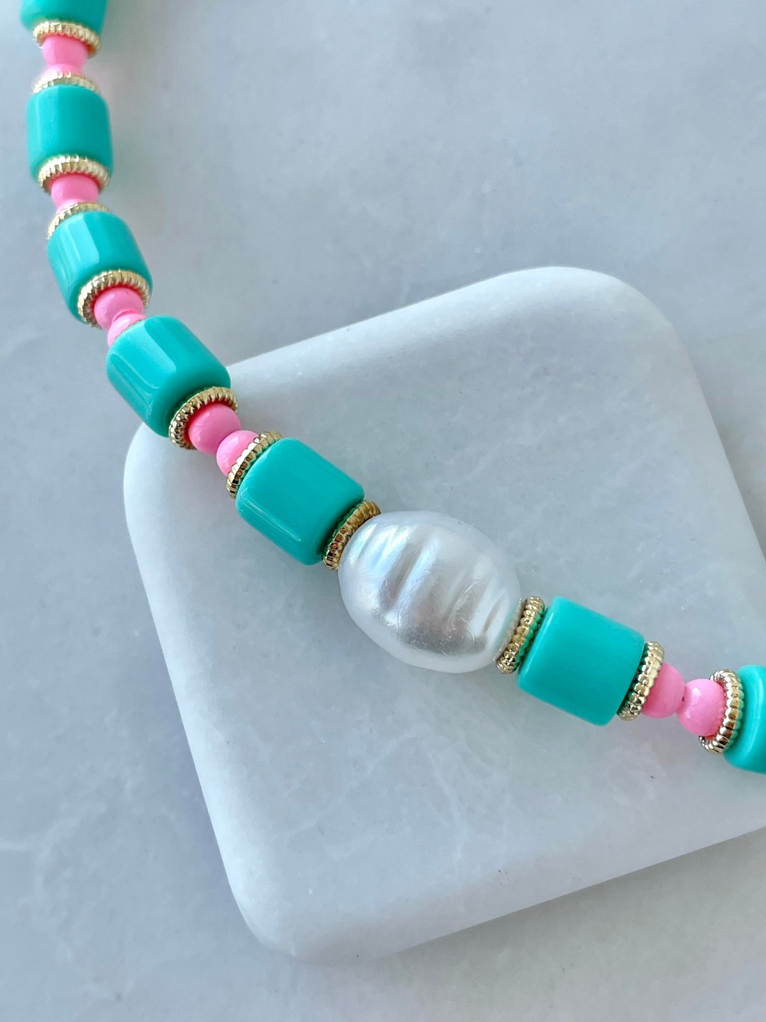 İncili Gold Detaylı Boru Boncuk Kolye Pembe