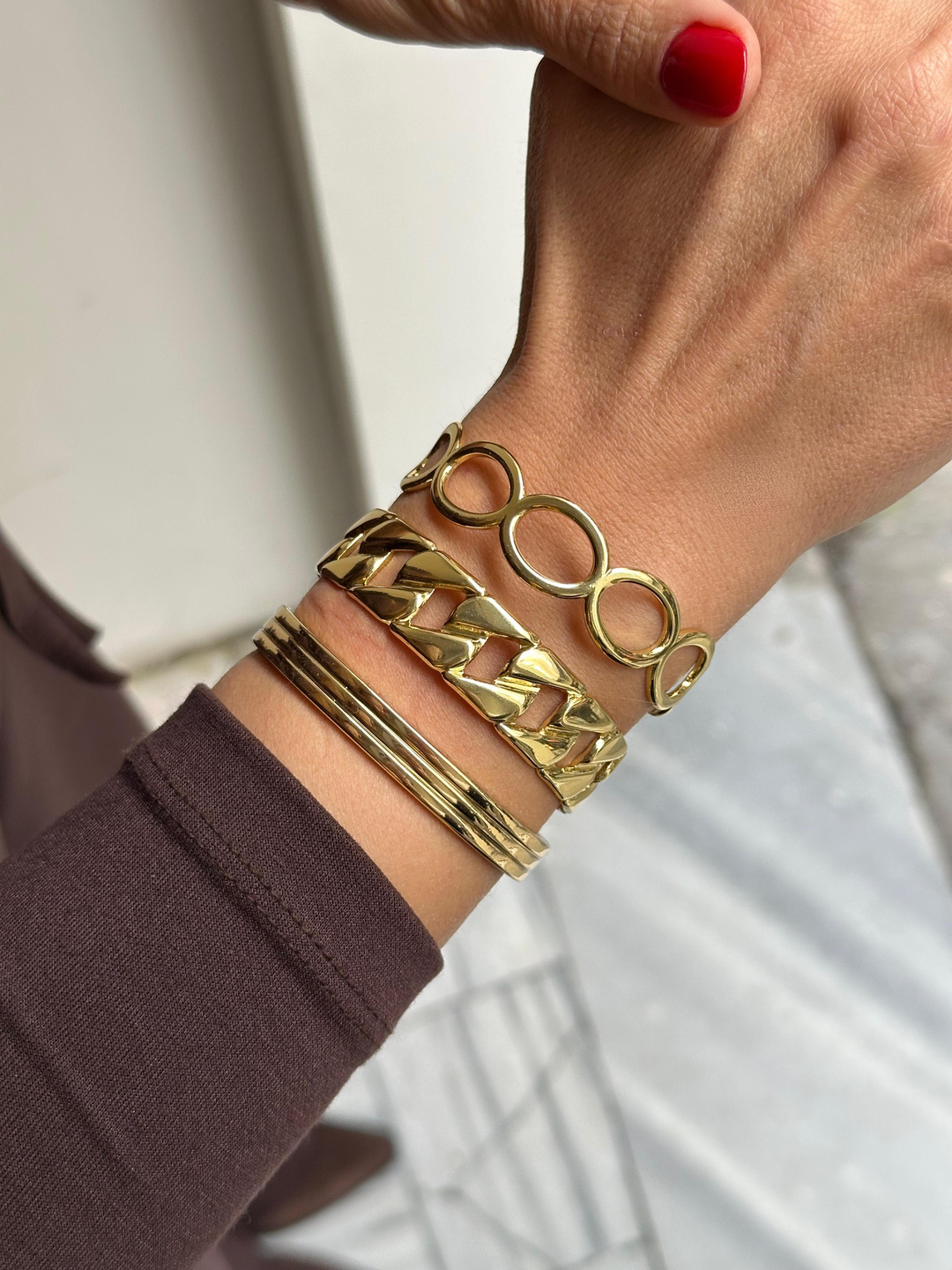 Çelik İçi Boş Daire Model Kelepçe Bileklik Gold