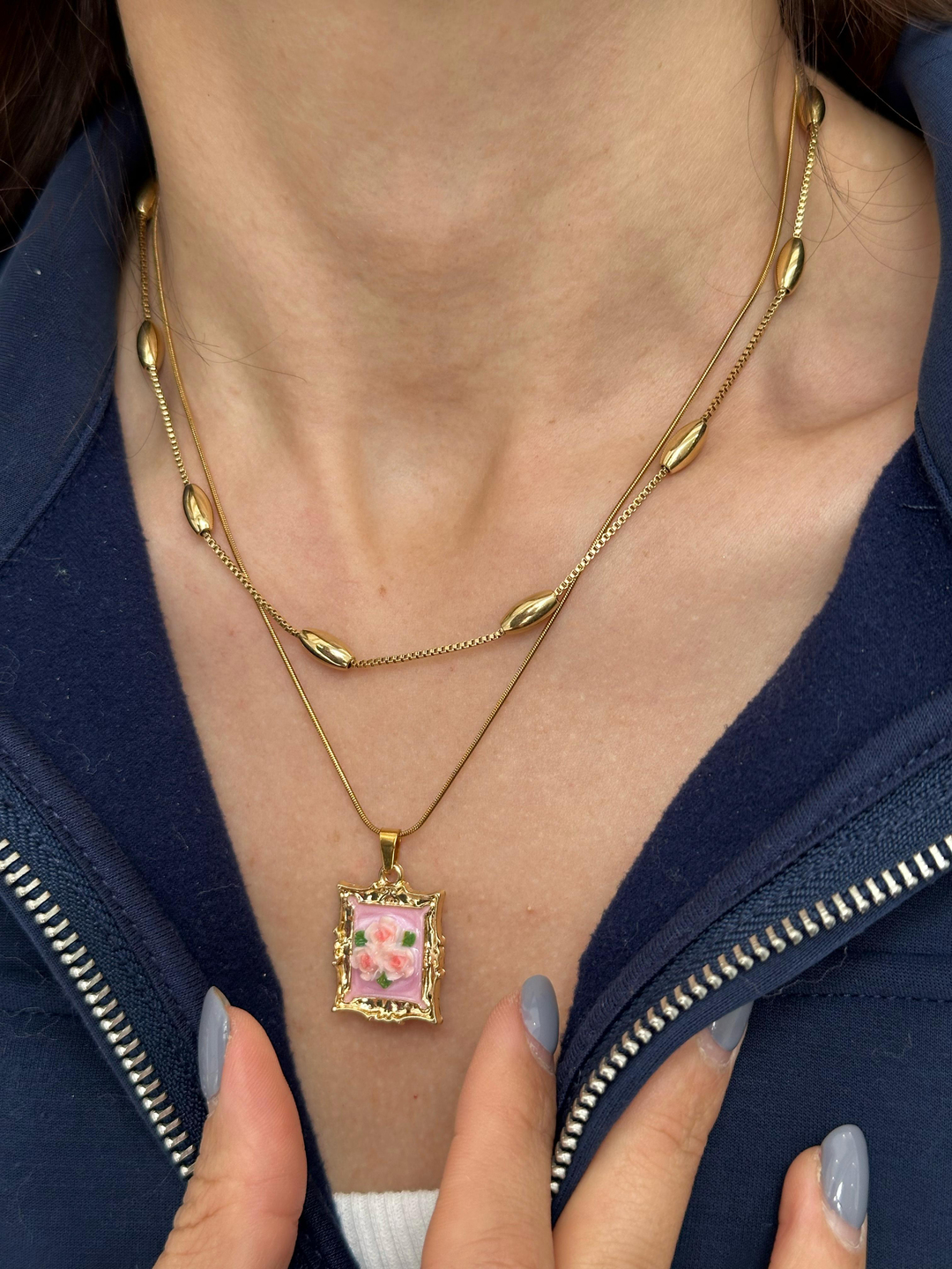 Çelik Mineli Gül Kare Çerçeve Kolye