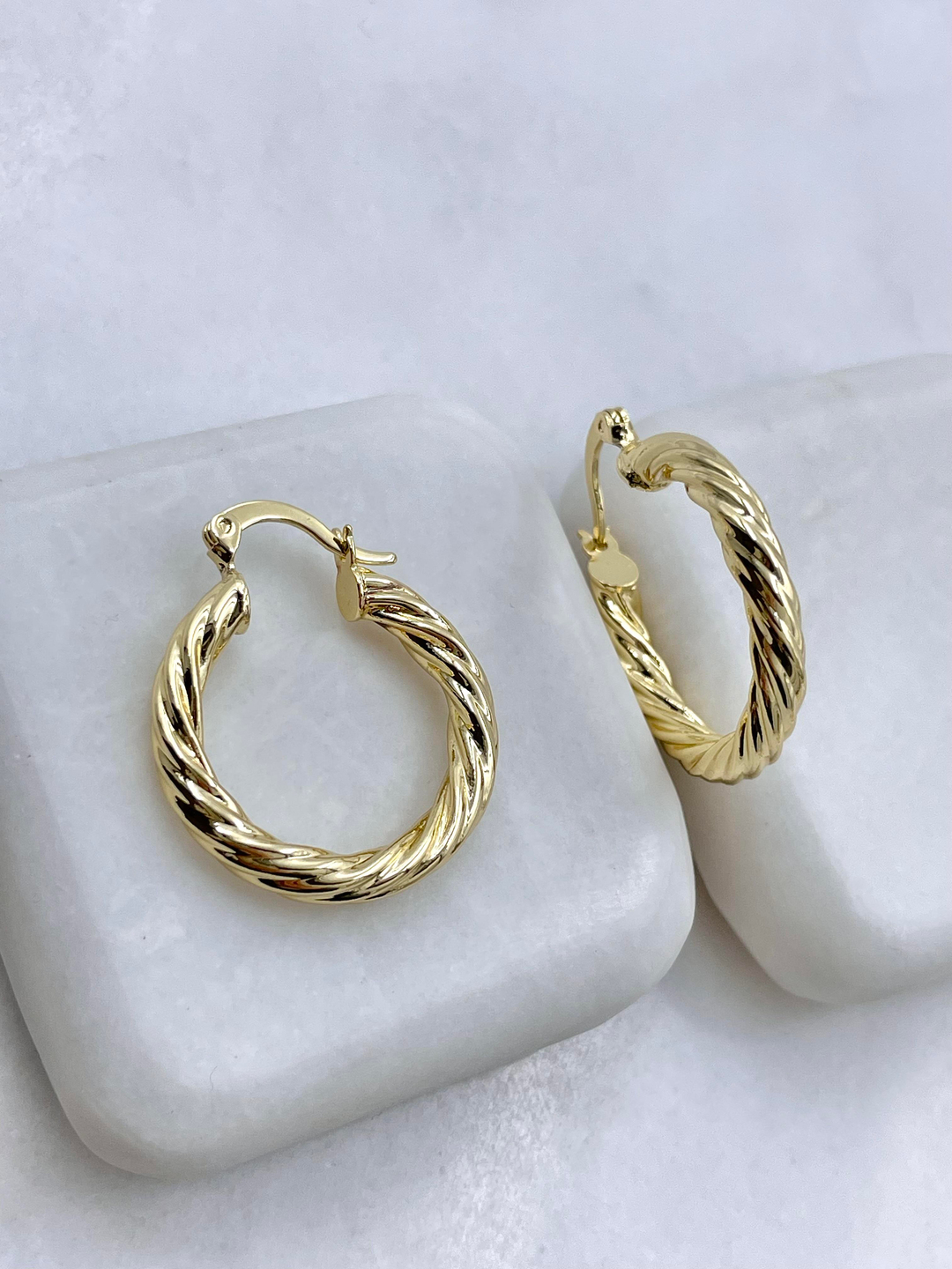 Altın Kaplama Küçük Işıltılı Burgu Halka Küpe 2.6 cm Gold