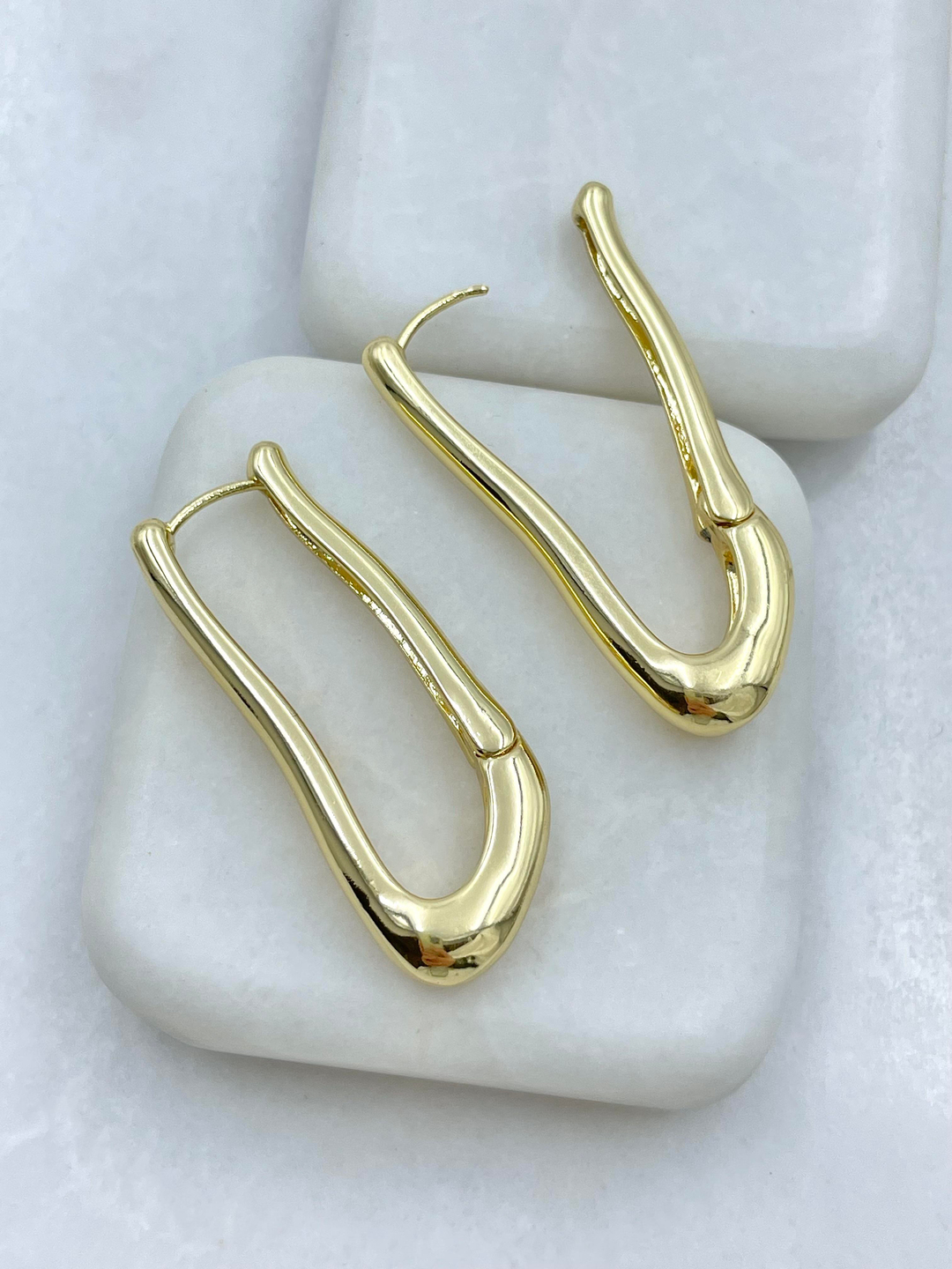 Altın Kaplama Dalgalı U Model Küpe Gold