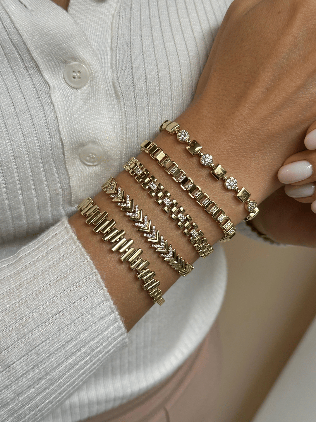 Özel Seri Asimetrik Boru Model Bileklik Gold