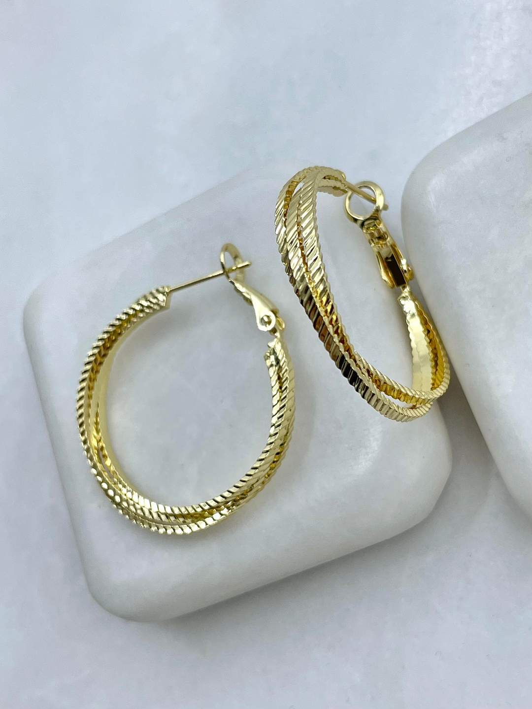 Altın Kaplama Üç Halka Geçişli Küpe Gold