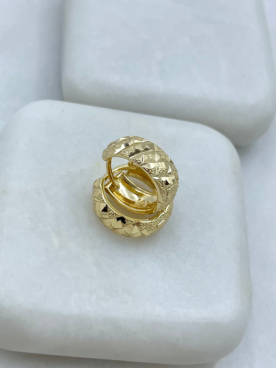 Altın Kaplama Lazer Işıltılı Üçgen Model Halka Küpe Gold