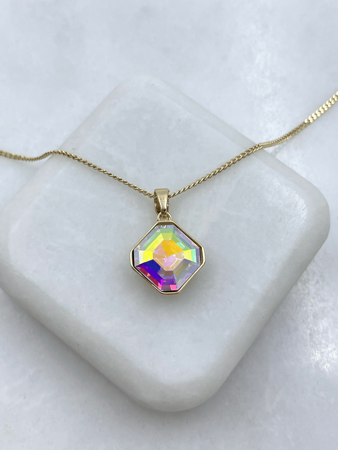 Özel Seri Swarovski Taşlı Kare Model Kolye Gold