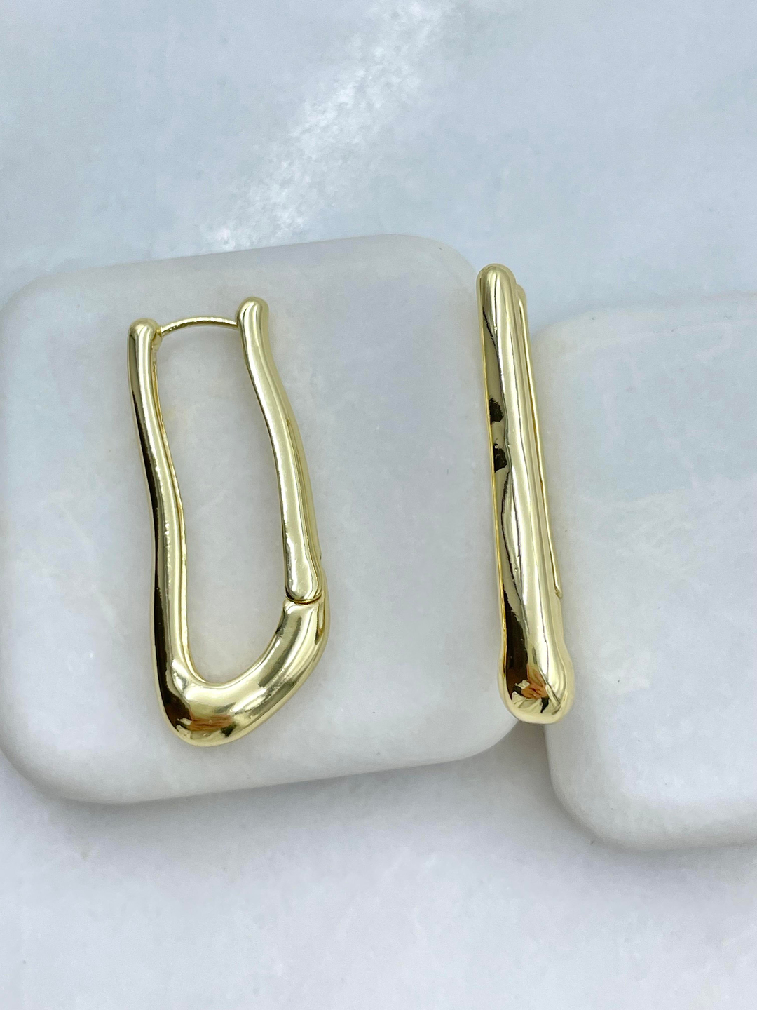 Altın Kaplama Dalgalı U Model Küpe Gold