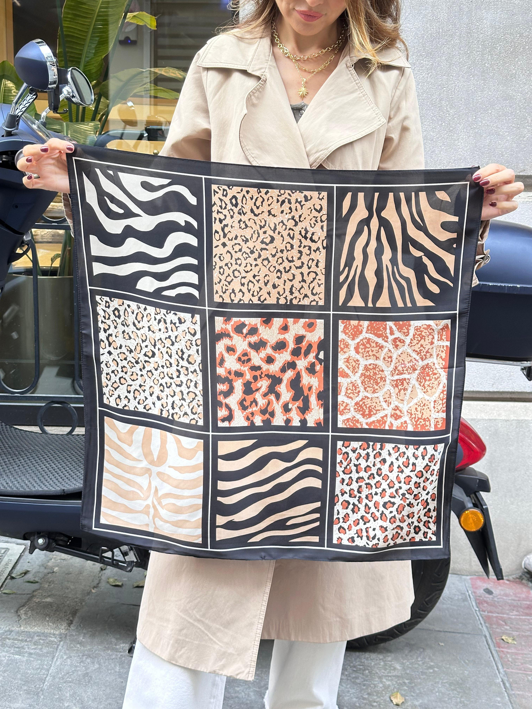 Animal Desenli Fular 70 x 70 cm Renkli