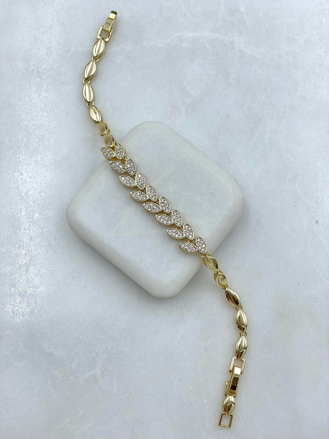 Altın Kaplama Gömme Taşlı Yaprak Model Arpa Zincir Bileklik Gold