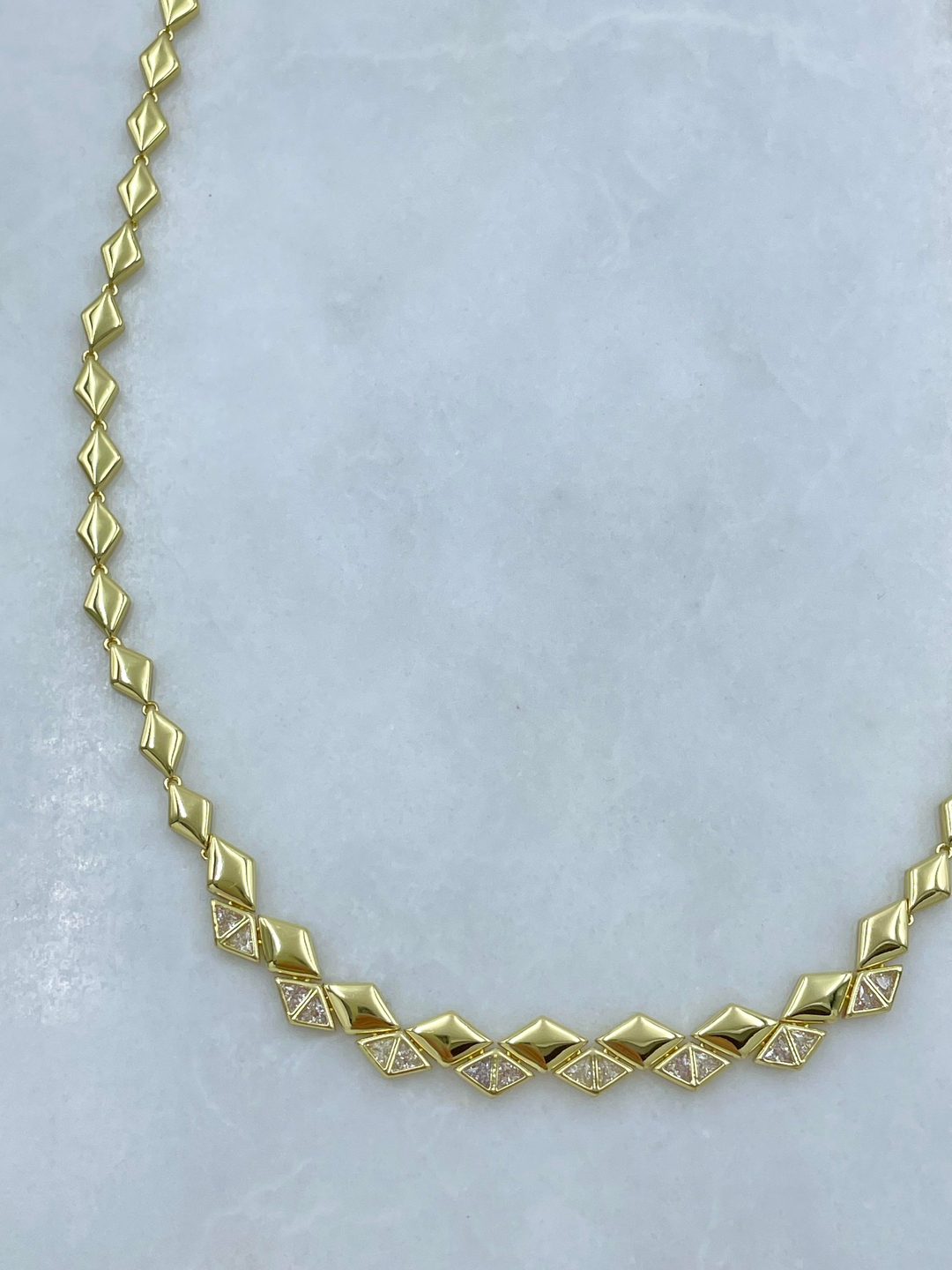 Altın Kaplama Kristal Taşlı Üçgen Tasarım Kolye 45 cm Gold