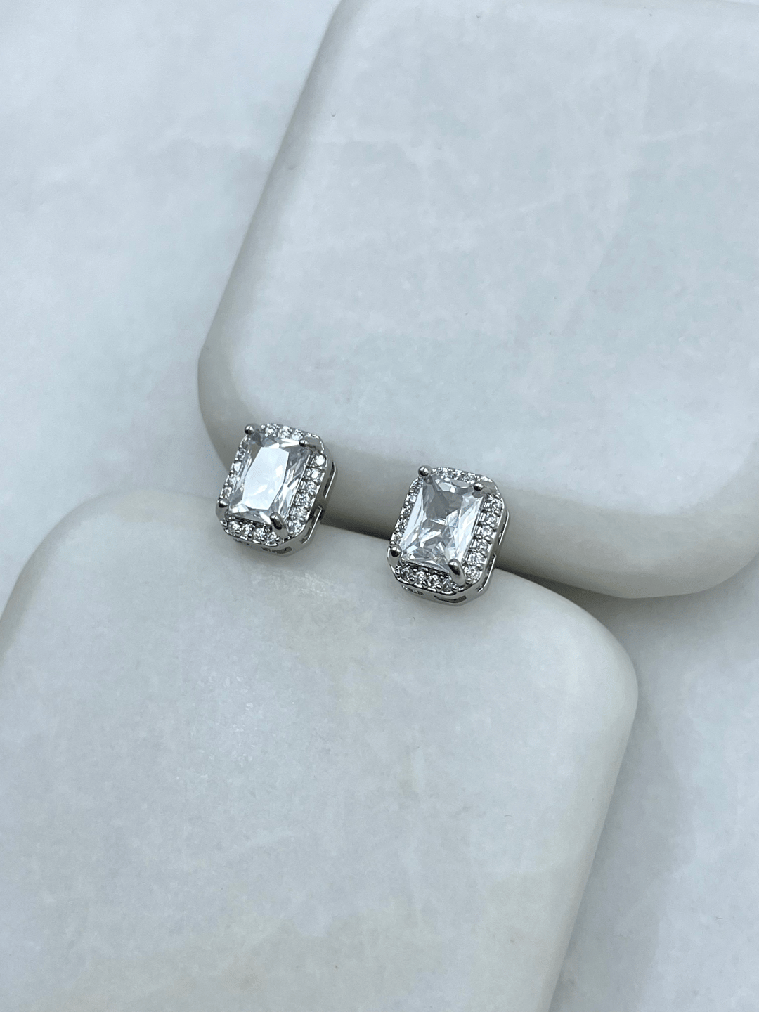 Altın Kaplama Gömme ve Kristal Taşlı Dikdörtgen Küpe 1 cm Gümüş