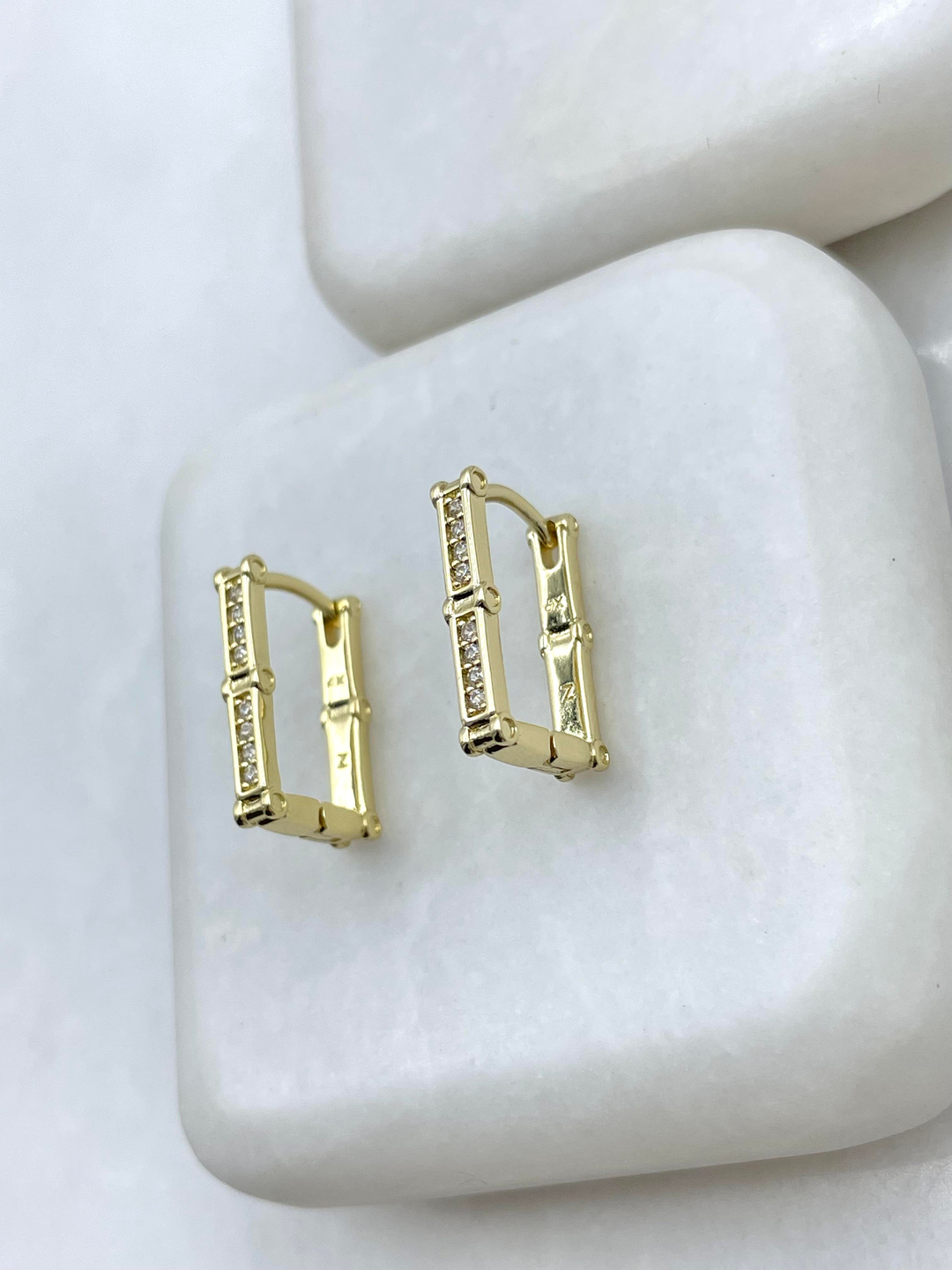 Özel Seri Gömme Taşlı Tasarım U Küpe Gold