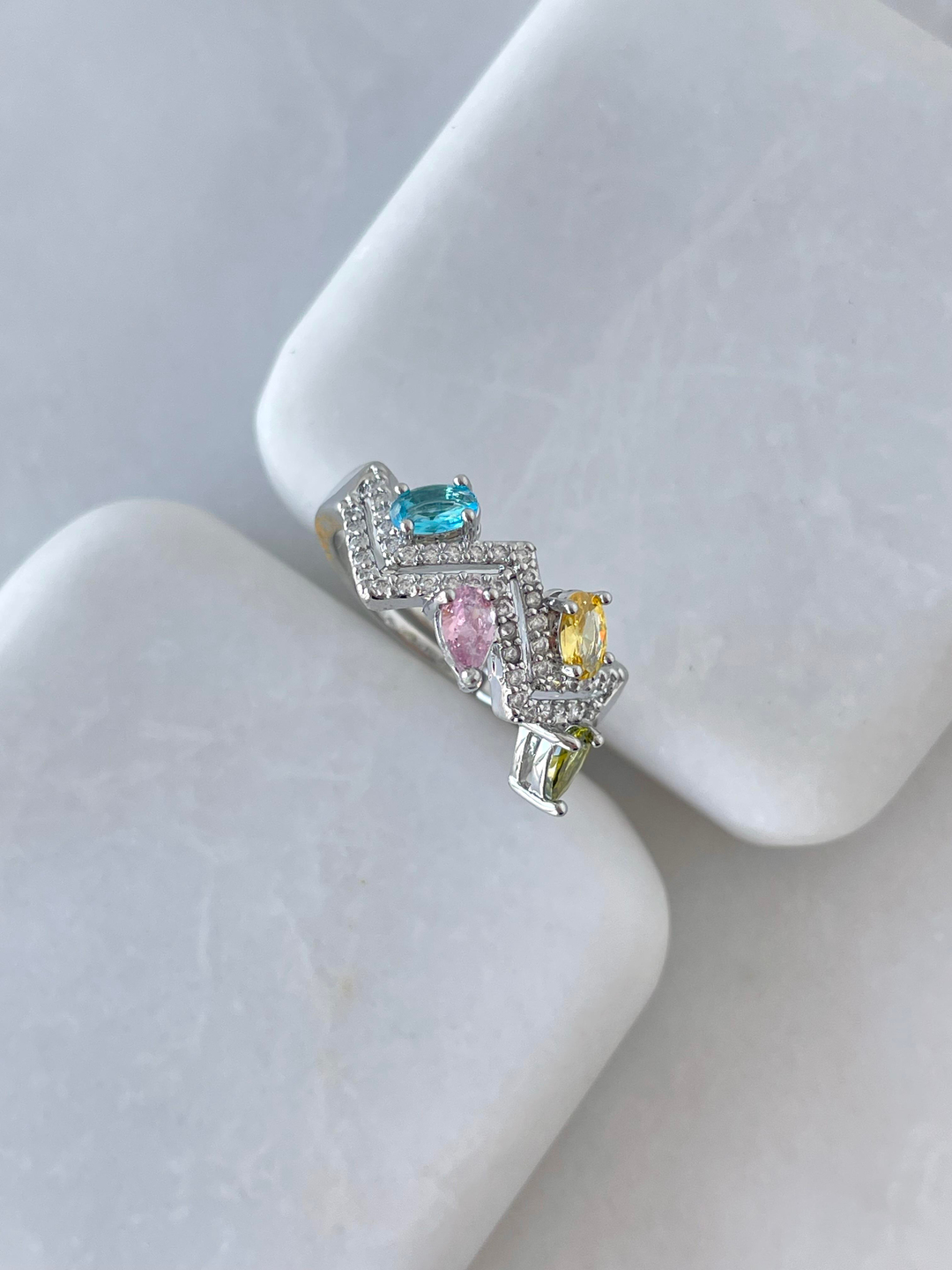 Altın Kaplama Renkli Kristal Taşlı ZikzakYüzük Gümüş