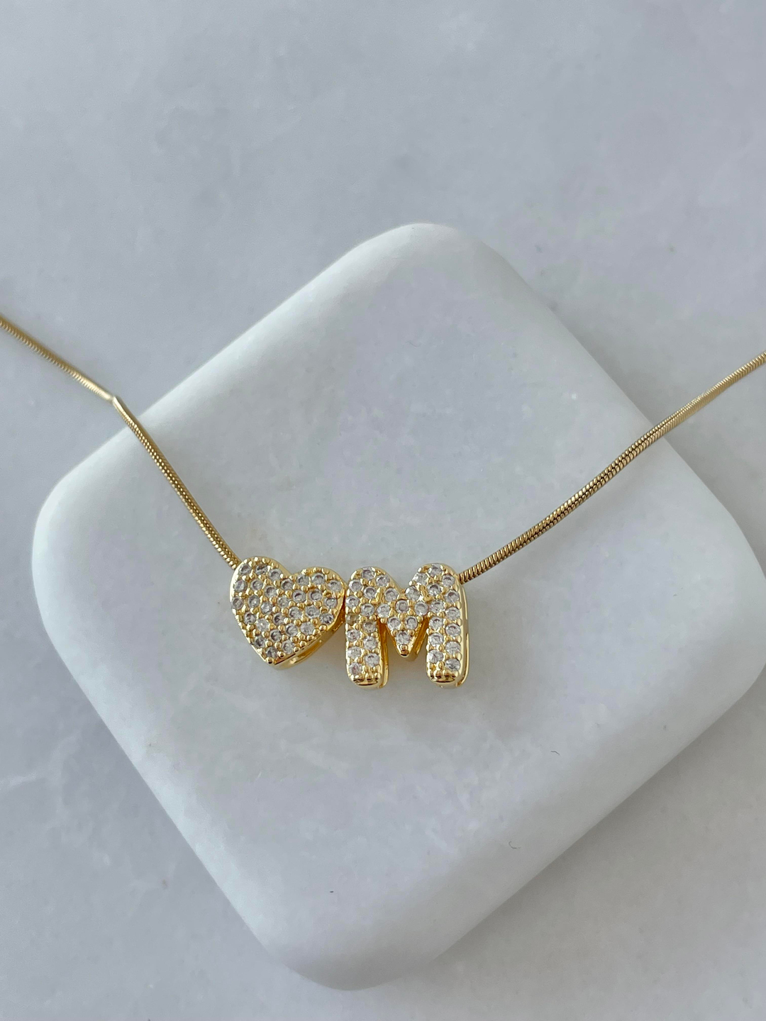 Çelik Gömme Taşlı Kalpli Harf Kolye Gold