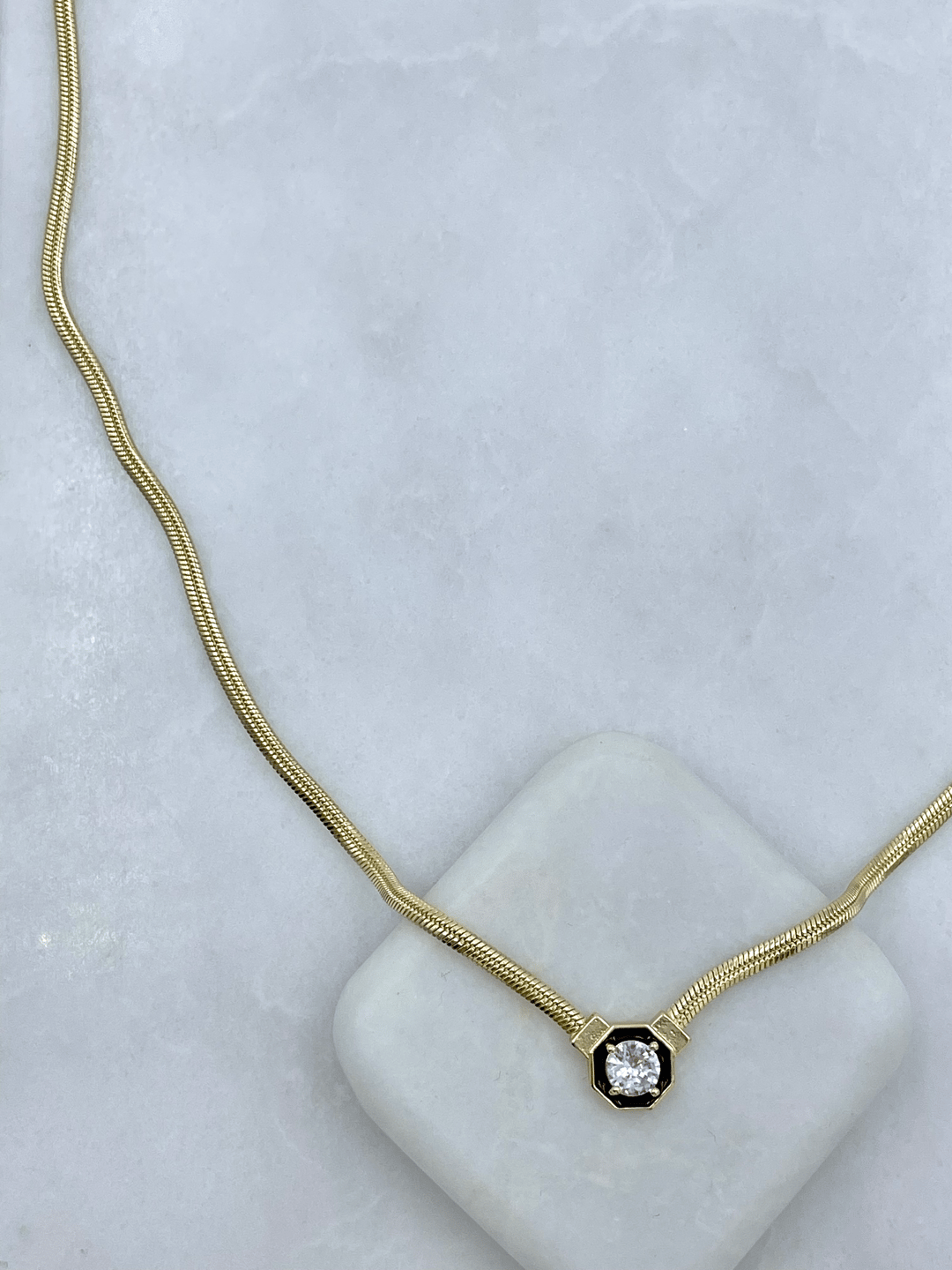 Altın Kaplama Siyah Mineli Kristal Taşlı Yılan Zincir Kolye