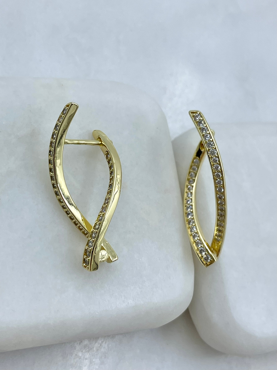 Altın Kaplama Gömme Taşlı Dalga Tasarım Küpe Gold