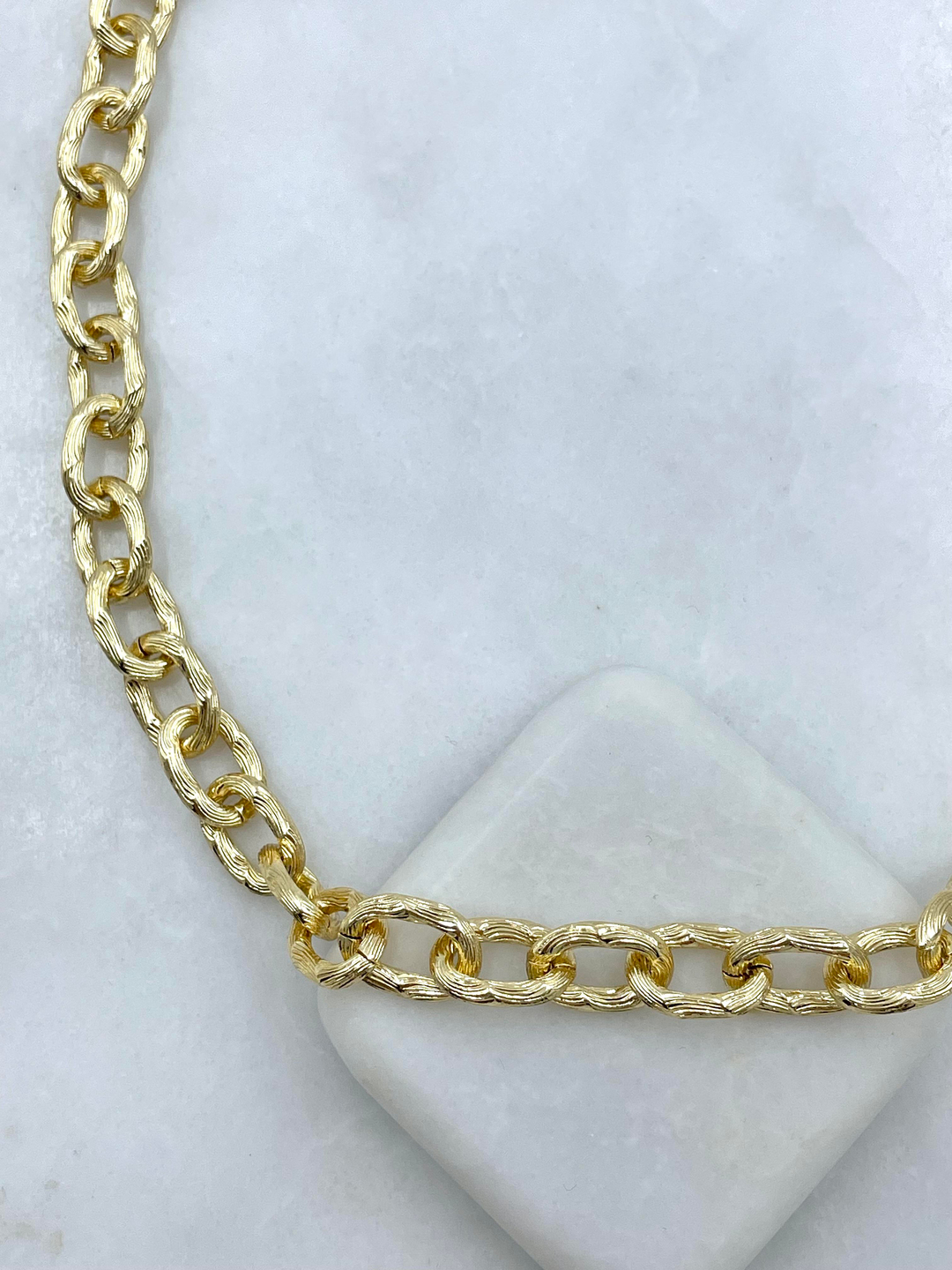 Altın Kaplama İşlemeli Zincir Kolye Gold