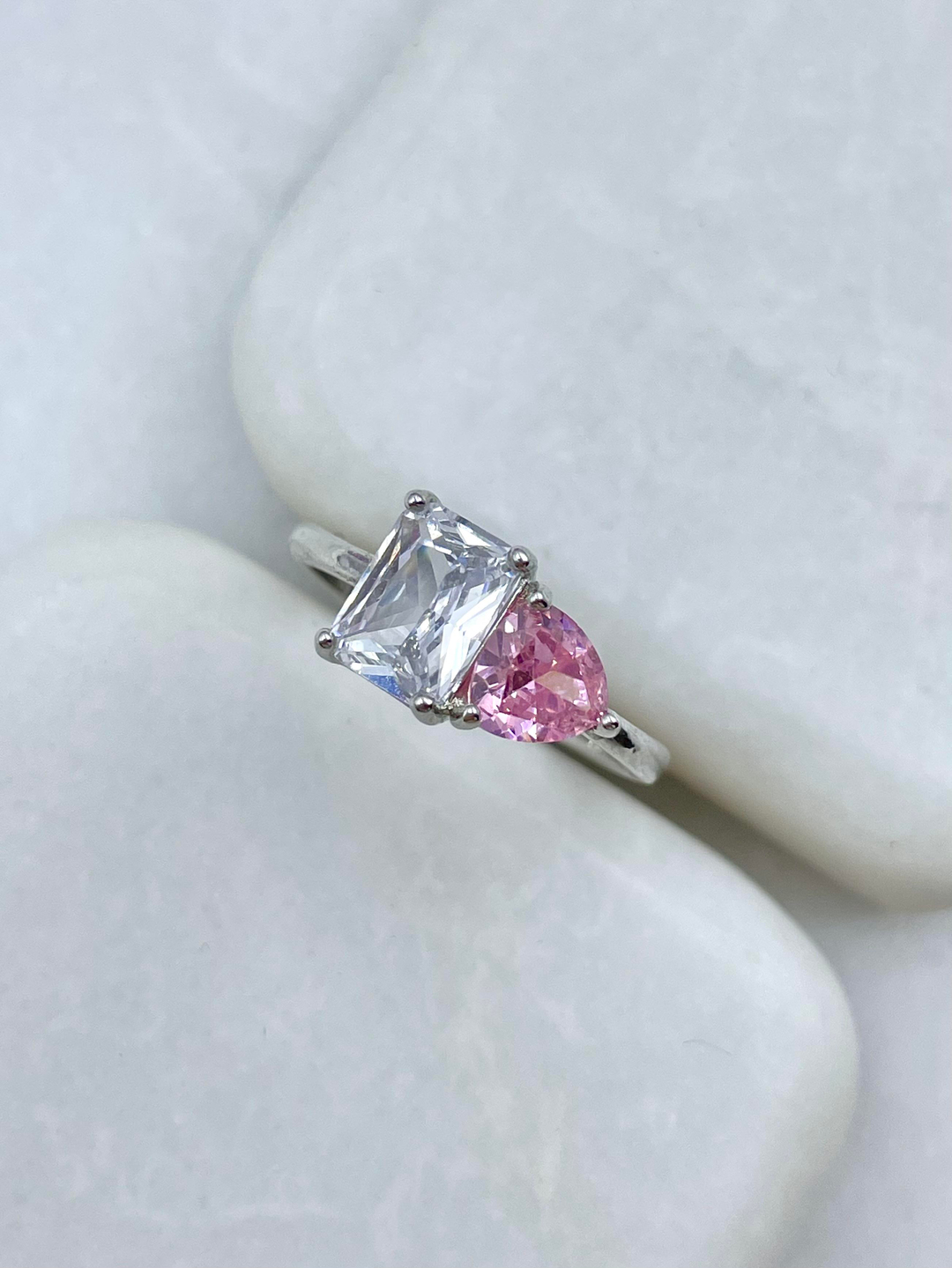 Altın Kaplama Kare ve Üçgen Kristal Taşlı Yüzük Pembe-Gümüş