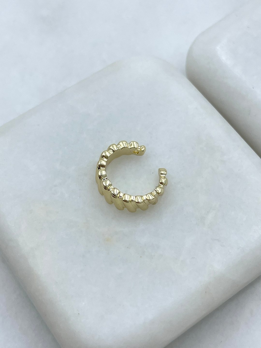 Altın Kaplama Çapraz Sütun Kıkırdak Küpe Gold