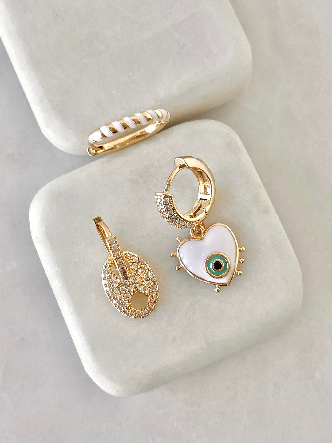 Altın Kaplama Üçlü Mineli Nazar Küpe Gold