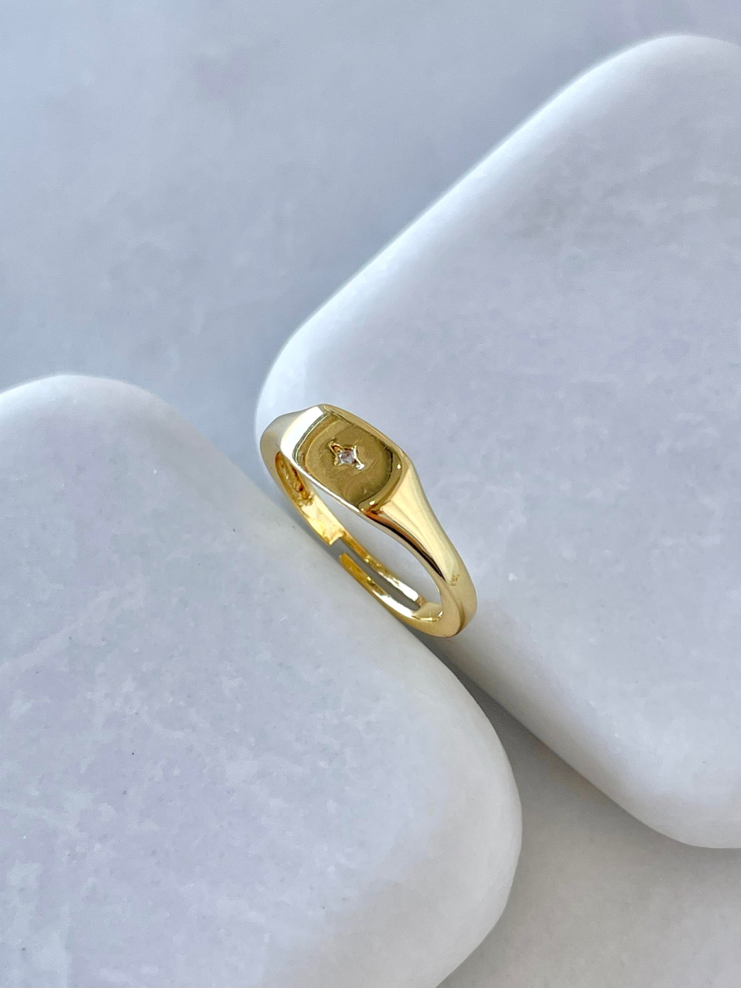 Altın Kaplama Minimal Gömme Taşlı Serçe Parmak Yüzüğü Gold