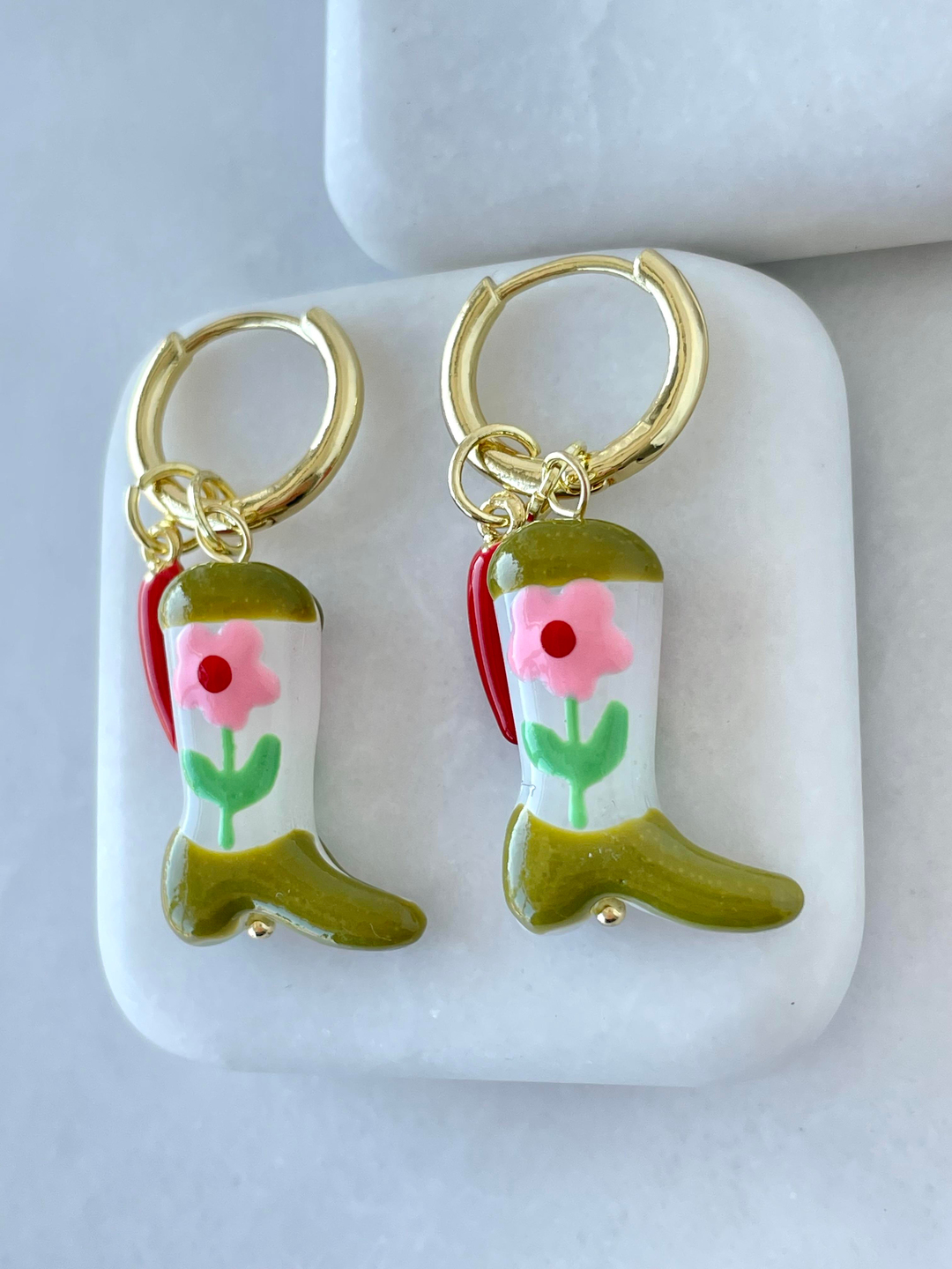 Altın Kaplama Biber ve Çizme Charmlı Halka Küpe Gold