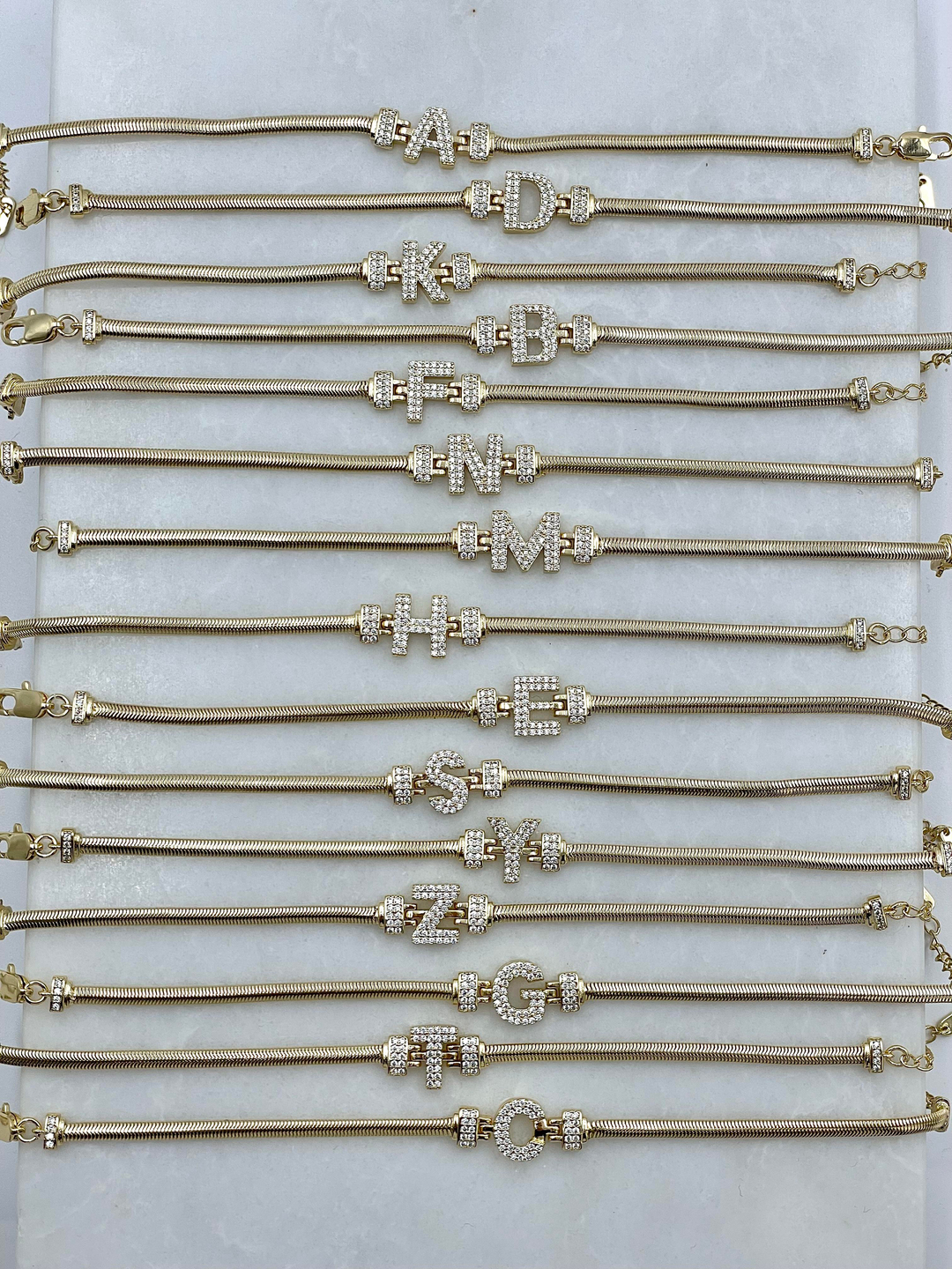 Altın Kaplama Gömme Taşlı Harf Yılan Zincir Bileklik Gold