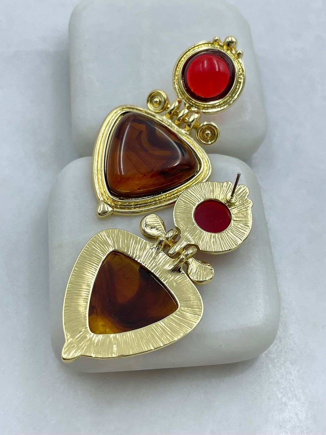 Altın Kaplama Kırmızı Taşlı Üçgen Vintage Küpe Kehribar