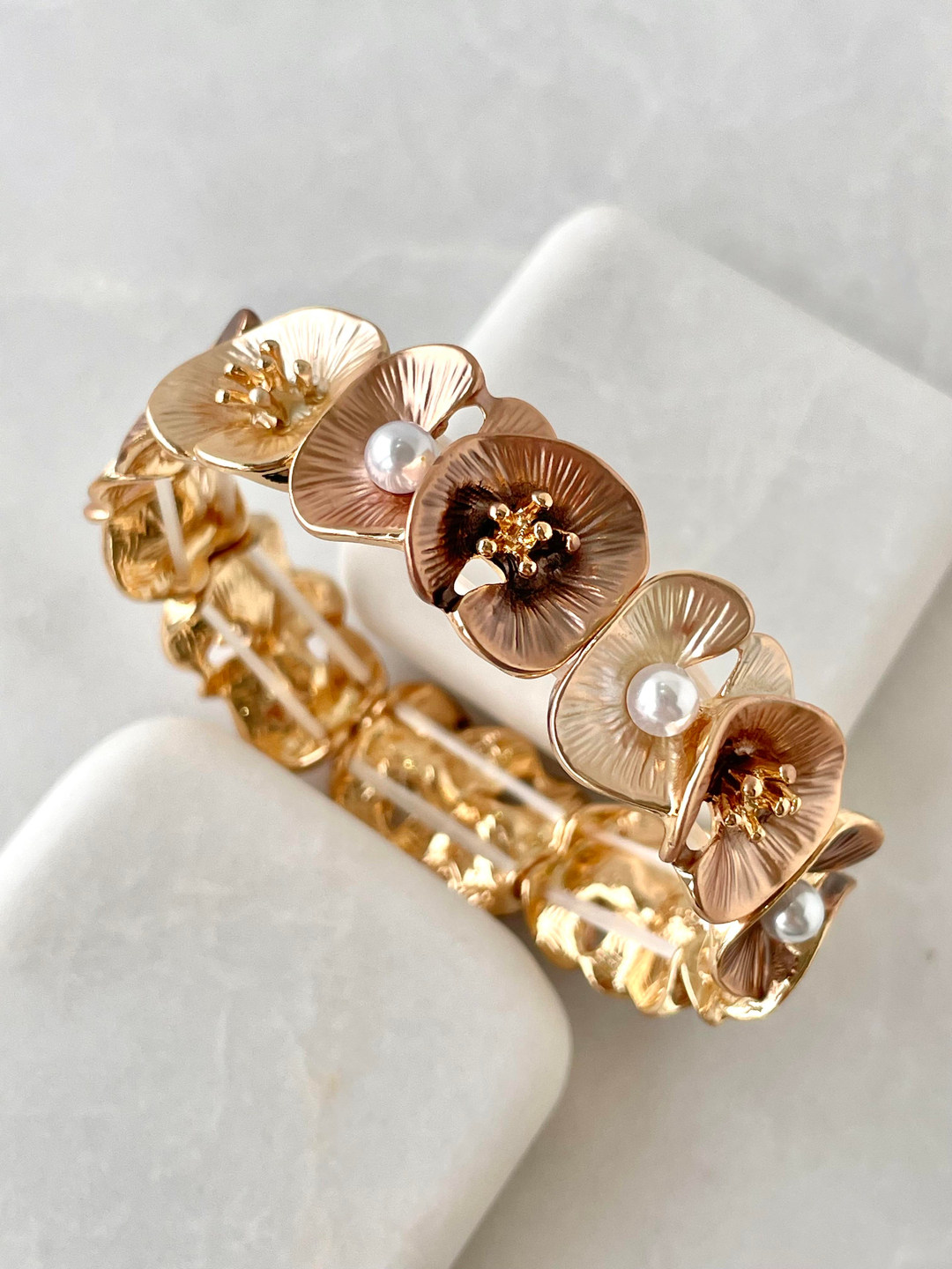 İncili Lotus Yaprağı Lastikli Bileklik Bronz Kahve