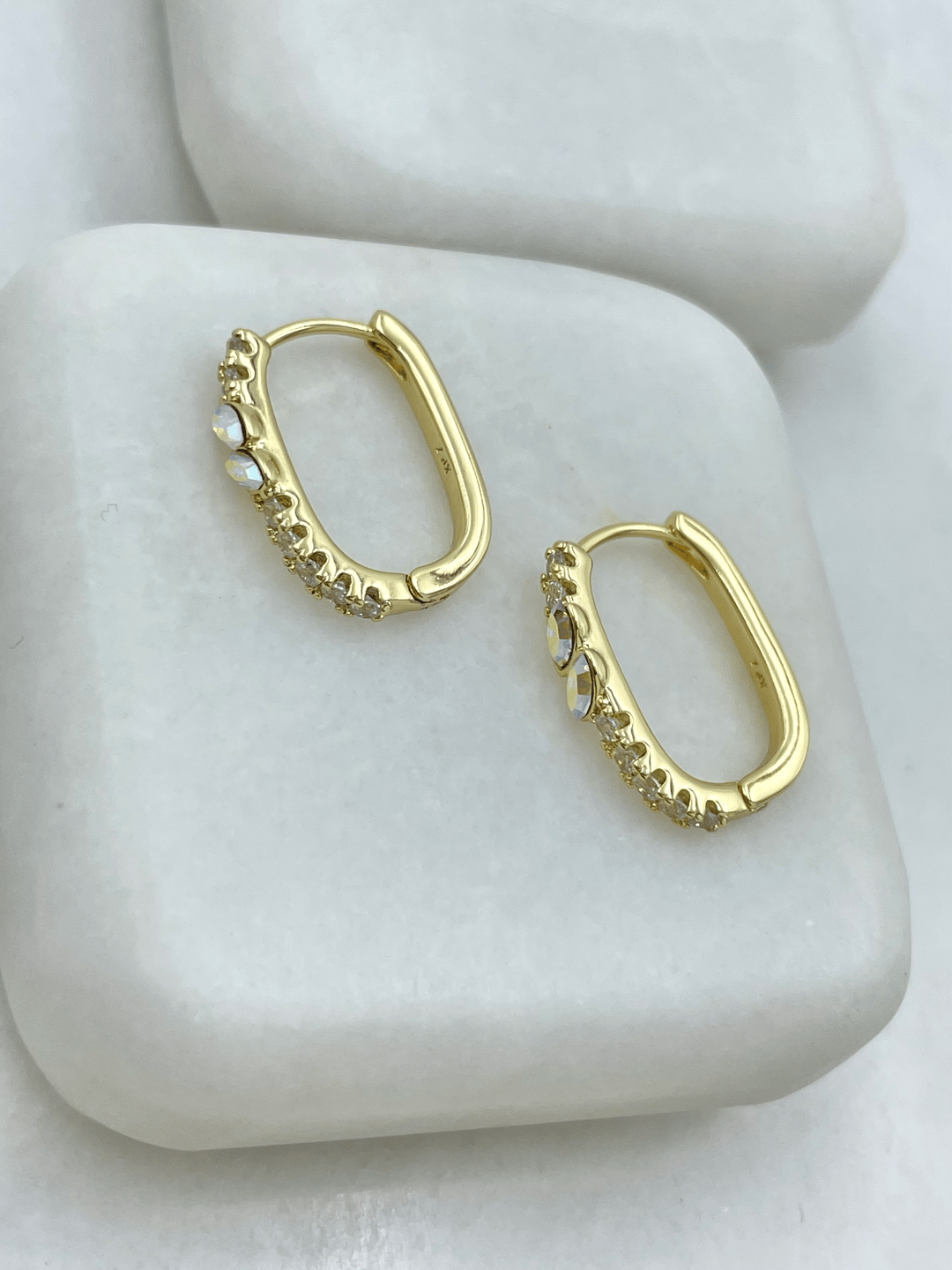 Özel Seri Gömme ve Swarovski Taşlı U Küpe Gold