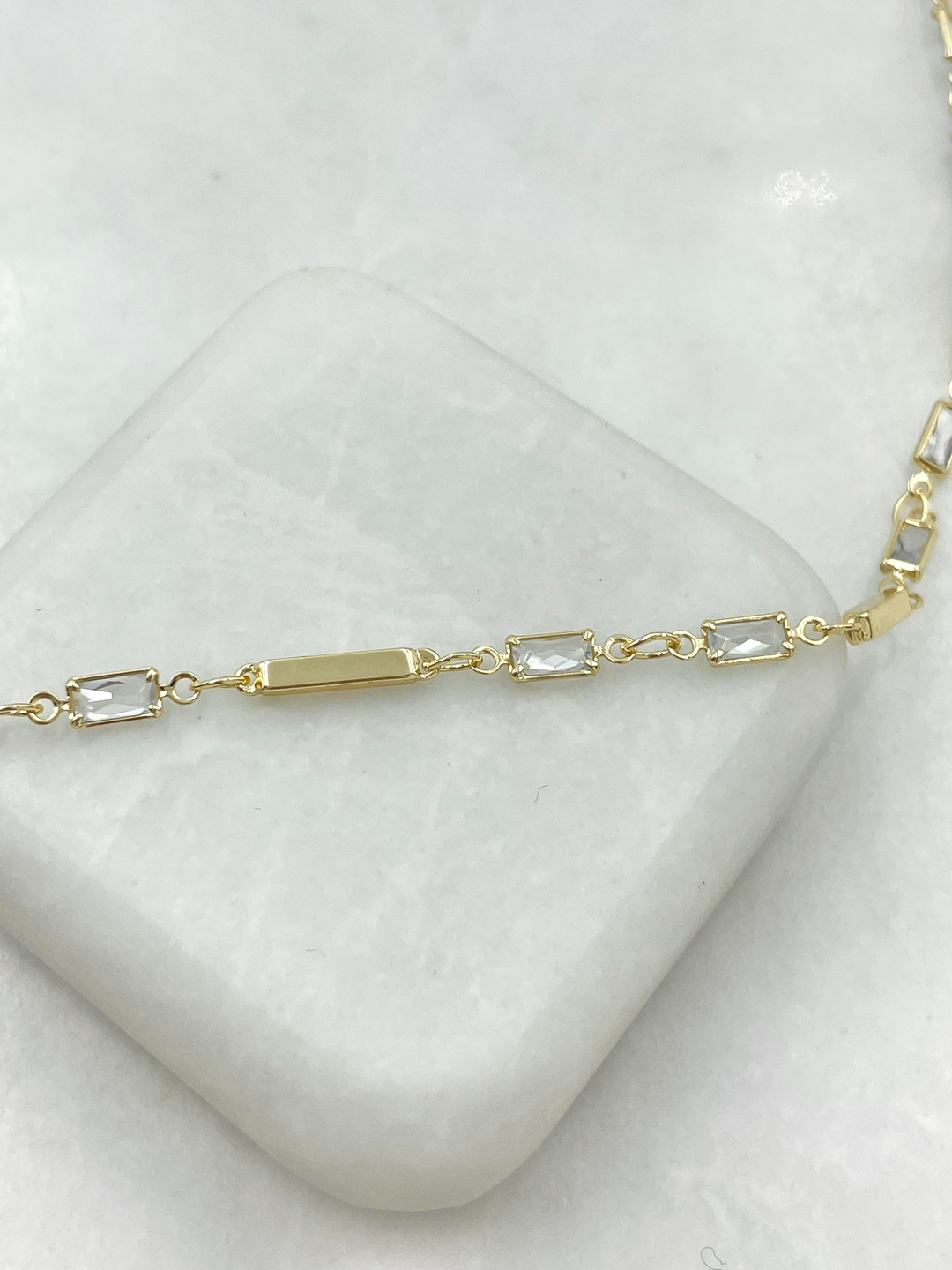 Altın Kaplama Sütun Detaylı Zirkon Taşlı Kolye Gold