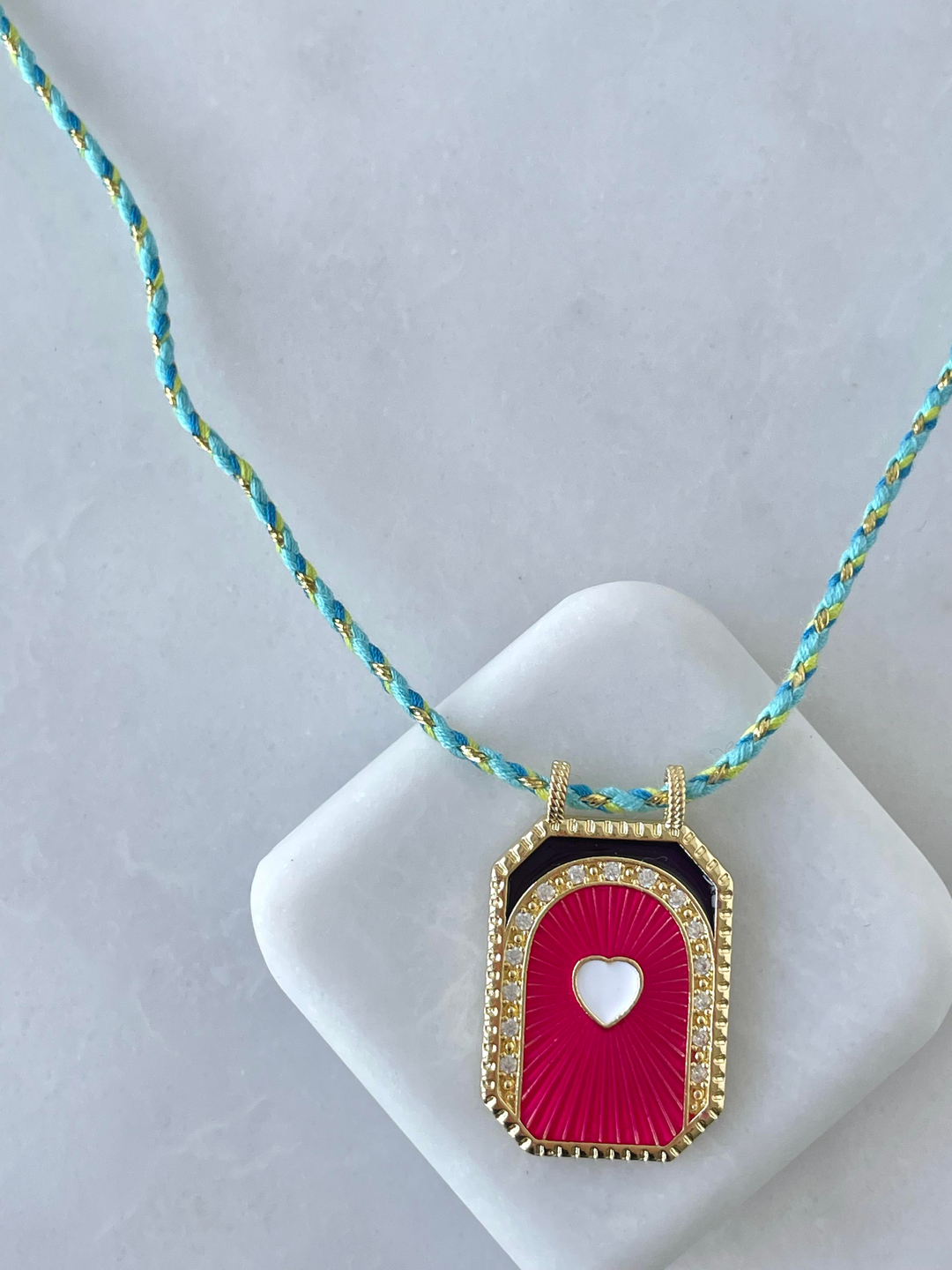 Kalp Sallantılı Işıltılı İp Kolye Gold