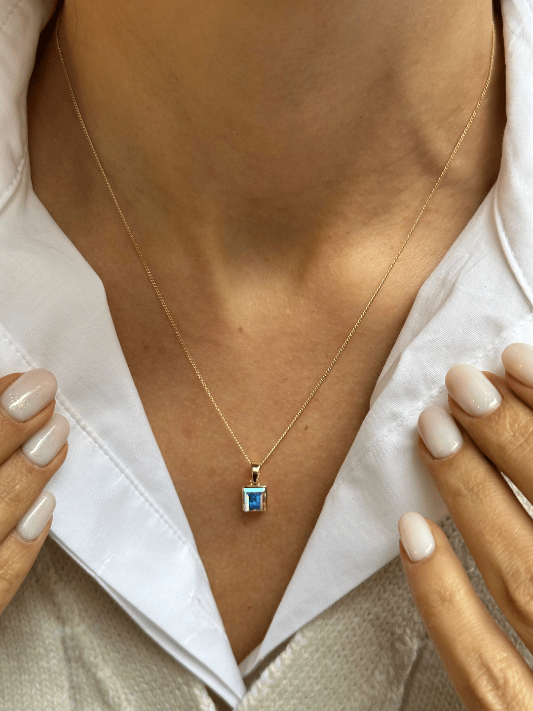 Özel Seri Swarovski Taşlı Dikdörtgen Model Kolye Gold