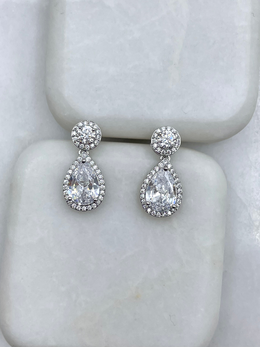 Altın Kaplama Gömme ve Kristal Taşlı Damla Sallantılı Küpe Gümüş