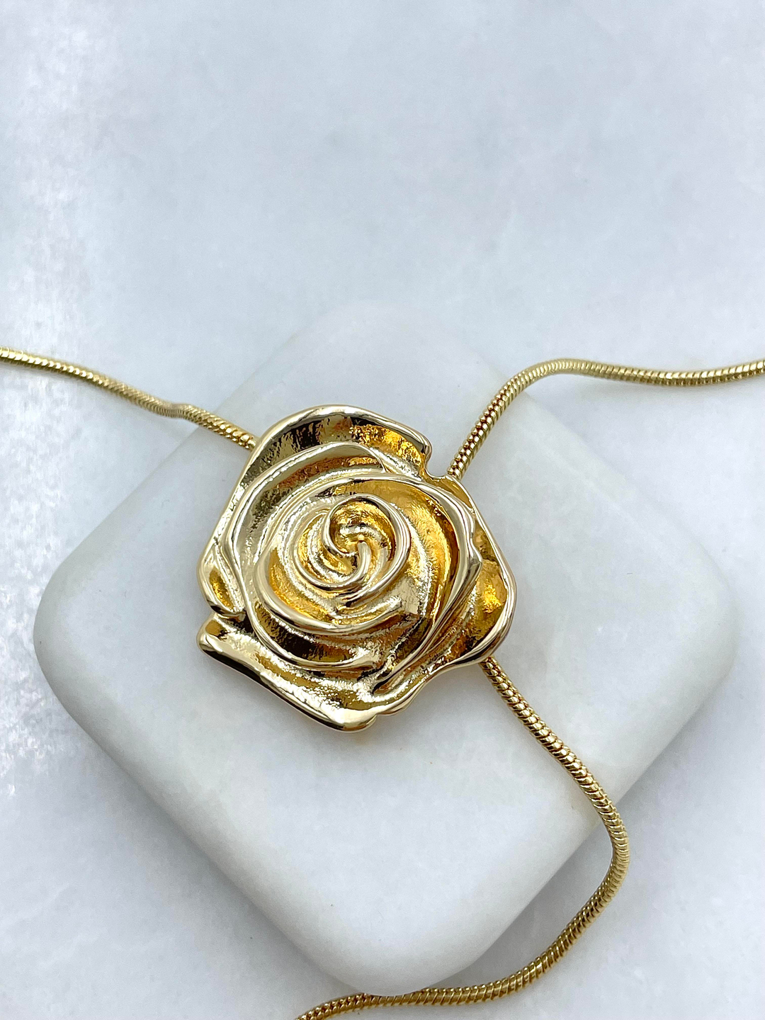 Altın Kaplama Gül Model Asansörlü Kolye Gold