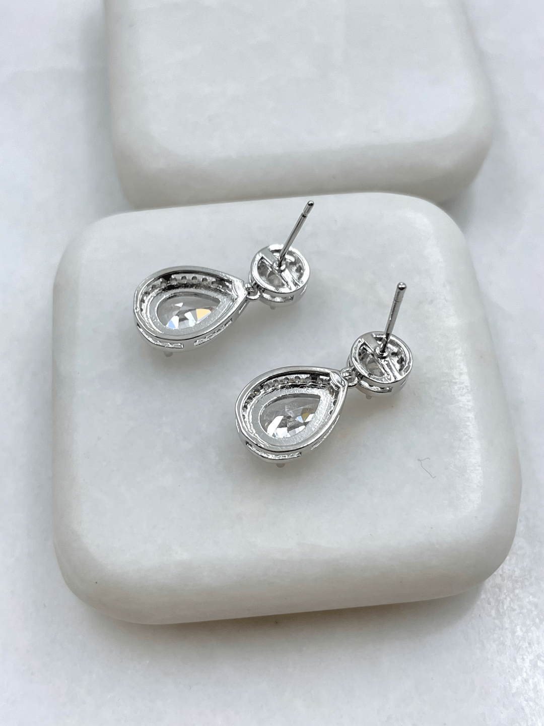 Altın Kaplama Gömme ve Kristal Taşlı Damla Sallantılı Küpe Gümüş