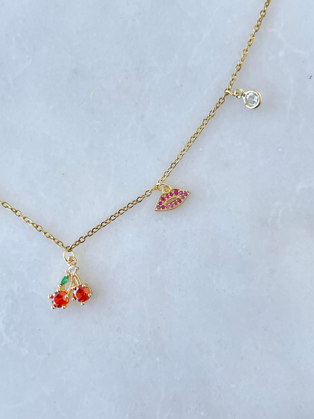 Çelik Kristal Kiraz Sallantılı Kolye Gold