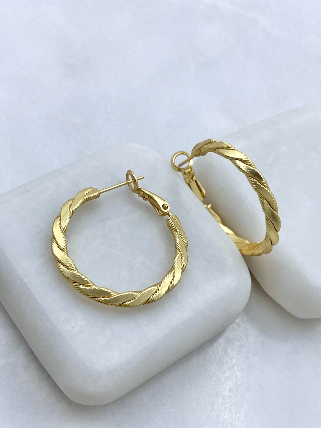 Altın Kaplama Sarmal Mat Halka Küpe Gold