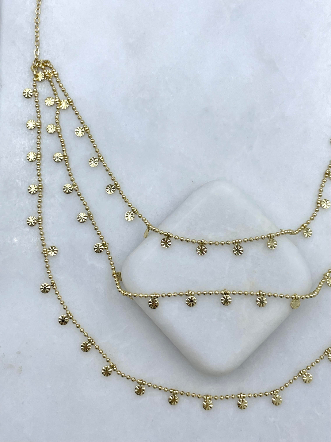 Altın Kaplama Üç Sıra Pul Sallantılı Topçuk Zincir Kolye Gold