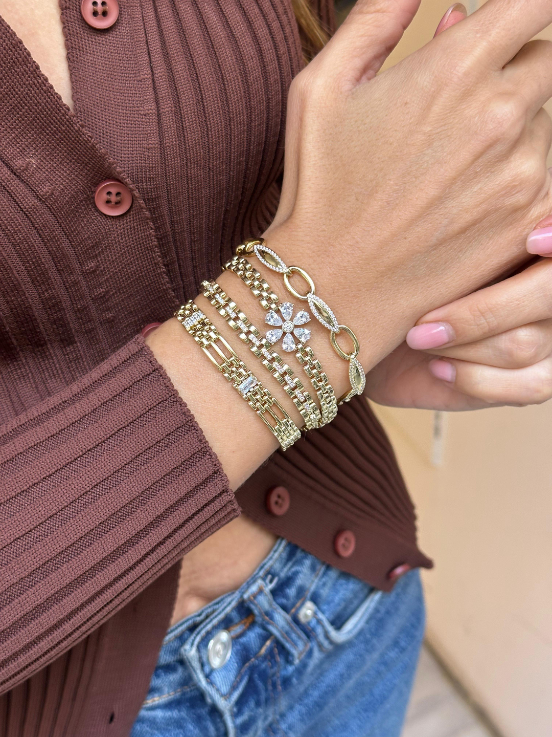 Özel Seri Gömme Taşlı Halka Geçmeli Zincir Bileklik Gold