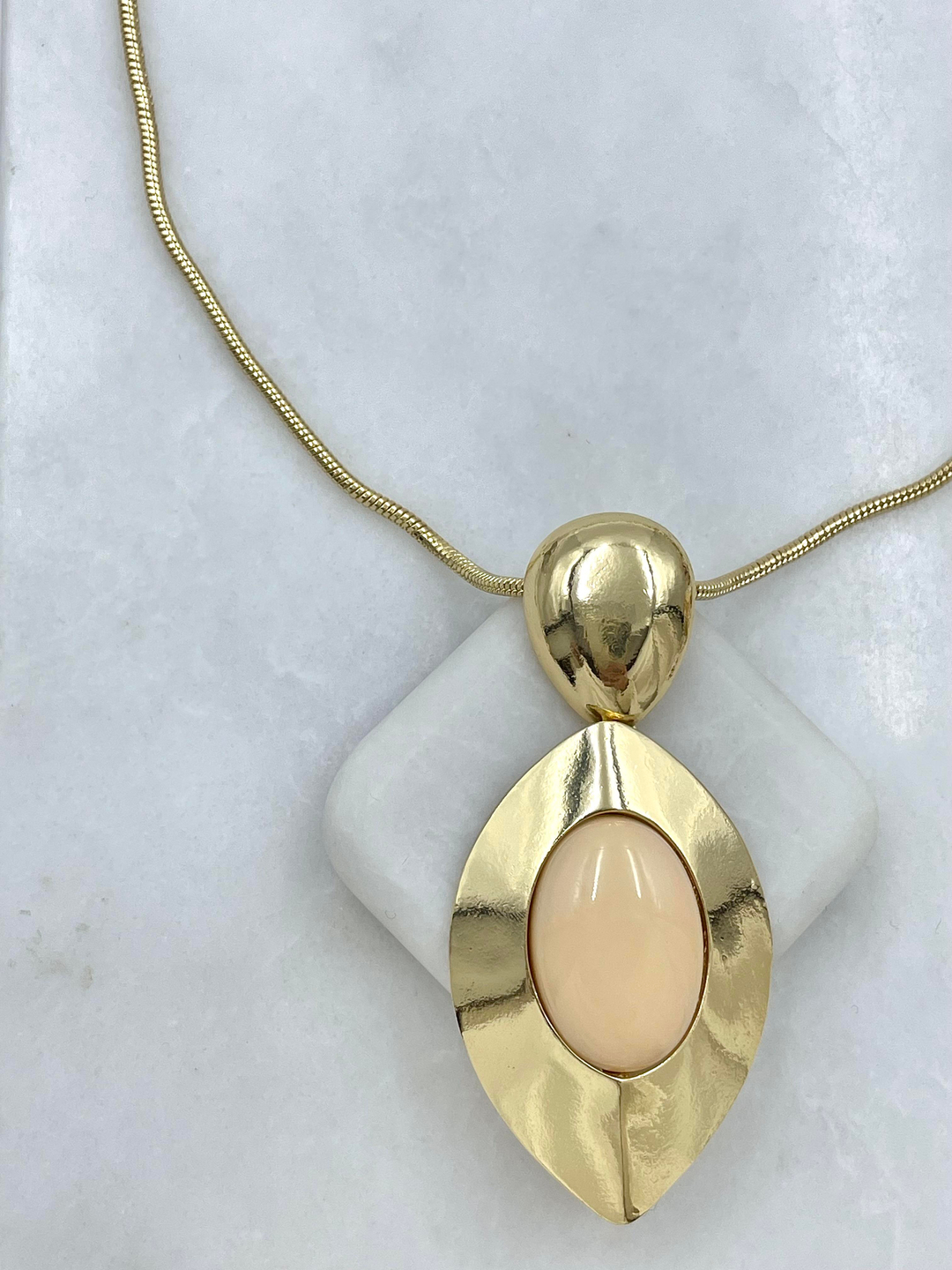 Altın Kaplama Doğal Taşlı Damla Model Vintage Kolye Ekru