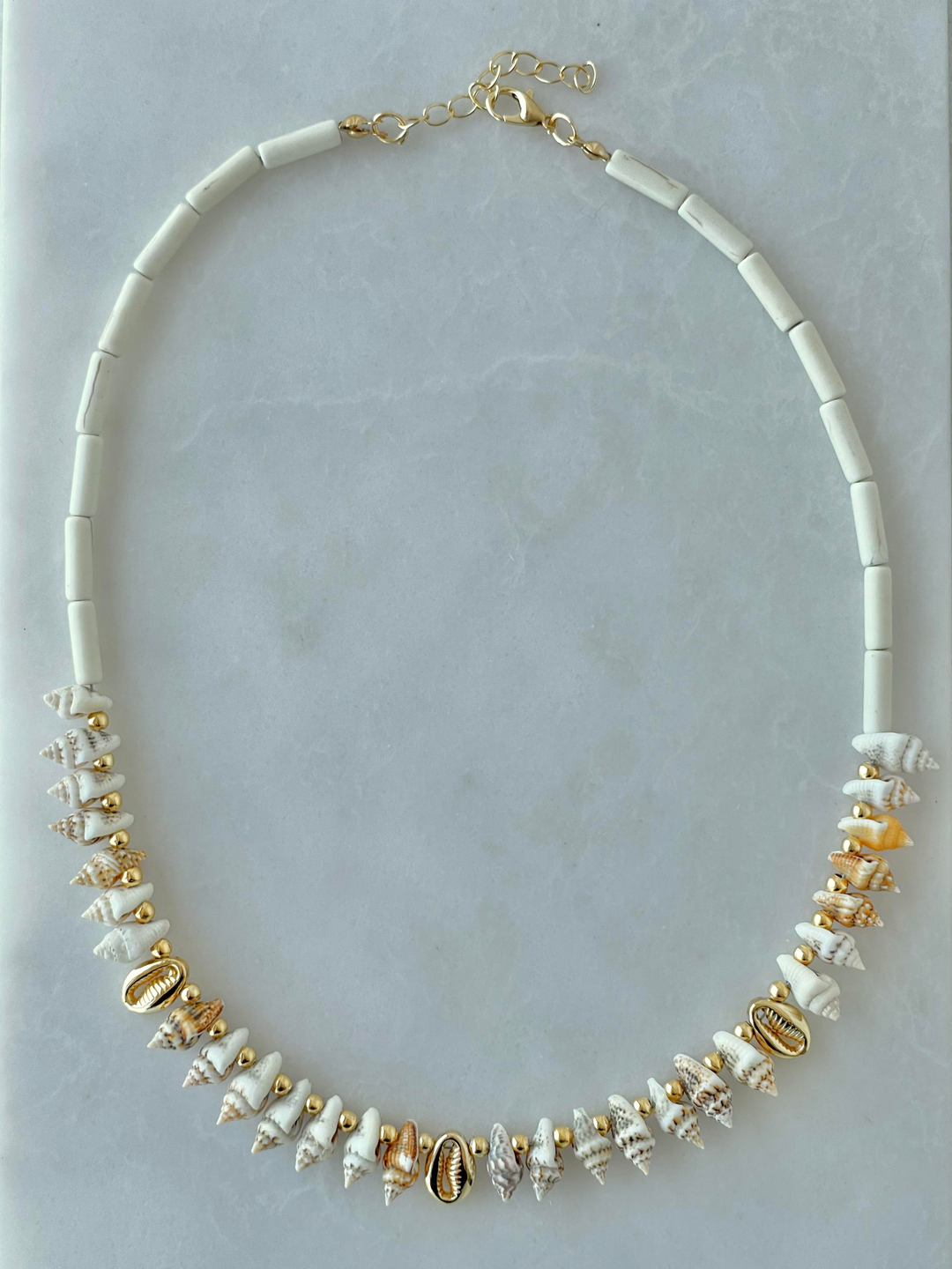 Deniz Kabuğu ve Boru Boncuk Kolye Gold