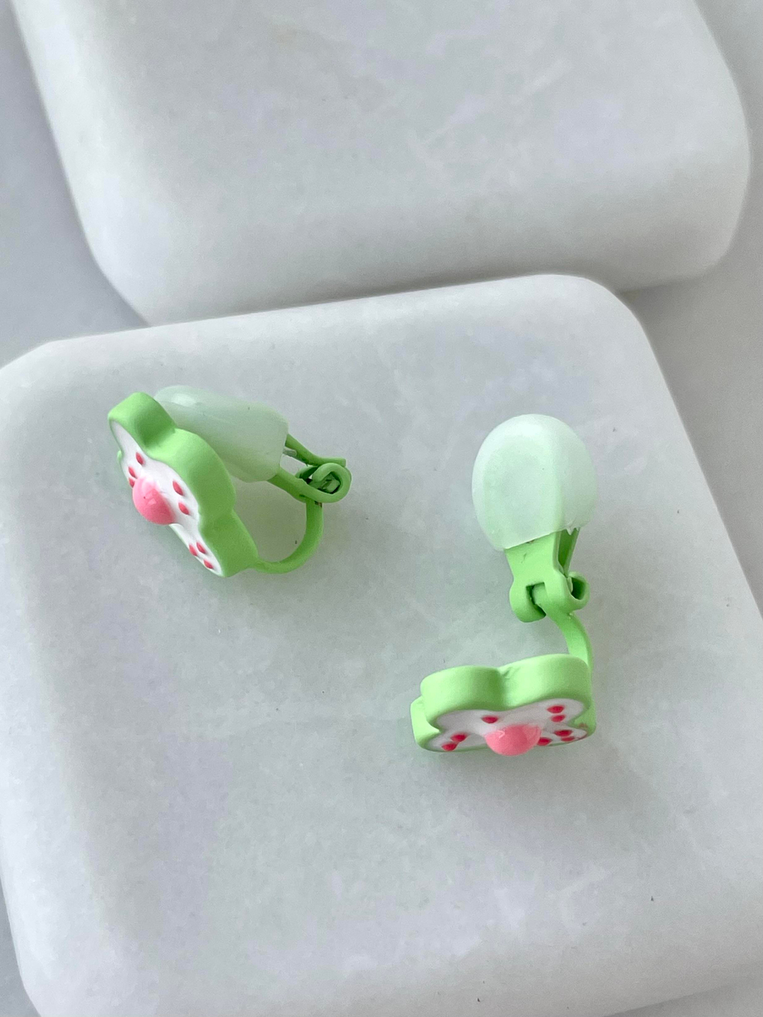 Pembe Noktalı Yeşil Çiçek Çocuk Küpesi Renkli