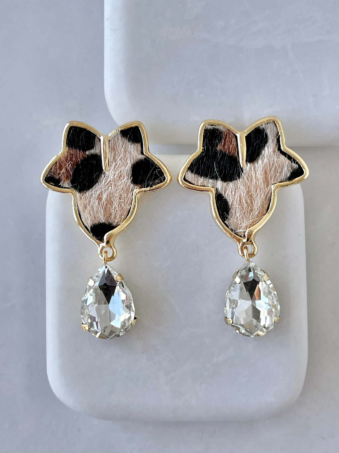 Altın Kaplama Kristal Damla Sallantılı Leopar Küpe Gold